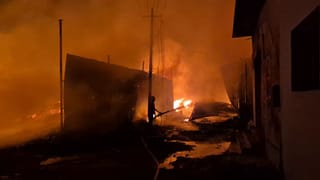 ಮೈಸೂರು: ಭಾರಿ ಅಗ್ನಿ ಅವಘಡ, ಧಗಧಗ ಹೊತ್ತಿ ಉರಿದ 4 ಗೋದಾಮುಗಳು