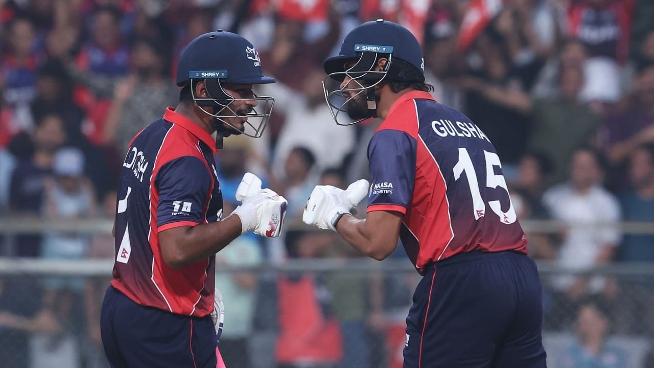 ಇದಕ್ಕೂ ಮುನ್ನ ಇಂತಹದೊಂದು ಸಾಧನೆ ಮಾಡಿದ್ದು ಸ್ಕಾಟ್ಲೆಂಡ್. 2024ರ ಟಿ20 ವಿಶ್ವಕಪ್​​​ನಲ್ಲಿ ಆಸ್ಟ್ರೇಲಿಯಾ ವಿರುದ್ಧ 20 ಓವರ್​ಗಳಲ್ಲಿ 180 ರನ್ ಕಲೆಹಾಕಿದ್ದರು. ಇದೀಗ ನೇಪಾಳ ತಂಡವು ಇಂಗ್ಲೆಂಡ್ ವಿರುದ್ಧ ಚೇಸಿಂಗ್​ ವೇಳೆ 180 ರನ್​ಗಳಿಸಿ ಹೊಸ ಇತಿಹಾಸ ನಿರ್ಮಿಸಿದೆ. ಈ ಮೂಲಕ ಟಿ20 ಕ್ರಿಕೆಟ್​​ನಲ್ಲಿ ಐಸಿಸಿ ಪೂರ್ಣ ಸದಸ್ಯ ತಂಡದ ವಿರುದ್ಧ ಚೇಸಿಂಗ್ ವೇಳೆ ಅತೀ ಹೆಚ್ಚು ರನ್ ಬಾರಿಸಿದ ತಂಡ ಎಂಬ ವಿಶ್ವ ದಾಖಲೆಯನ್ನು ನೇಪಾಳ ತಂಡ ತಮ್ಮದಾಗಿಸಿಕೊಂಡಿದೆ.