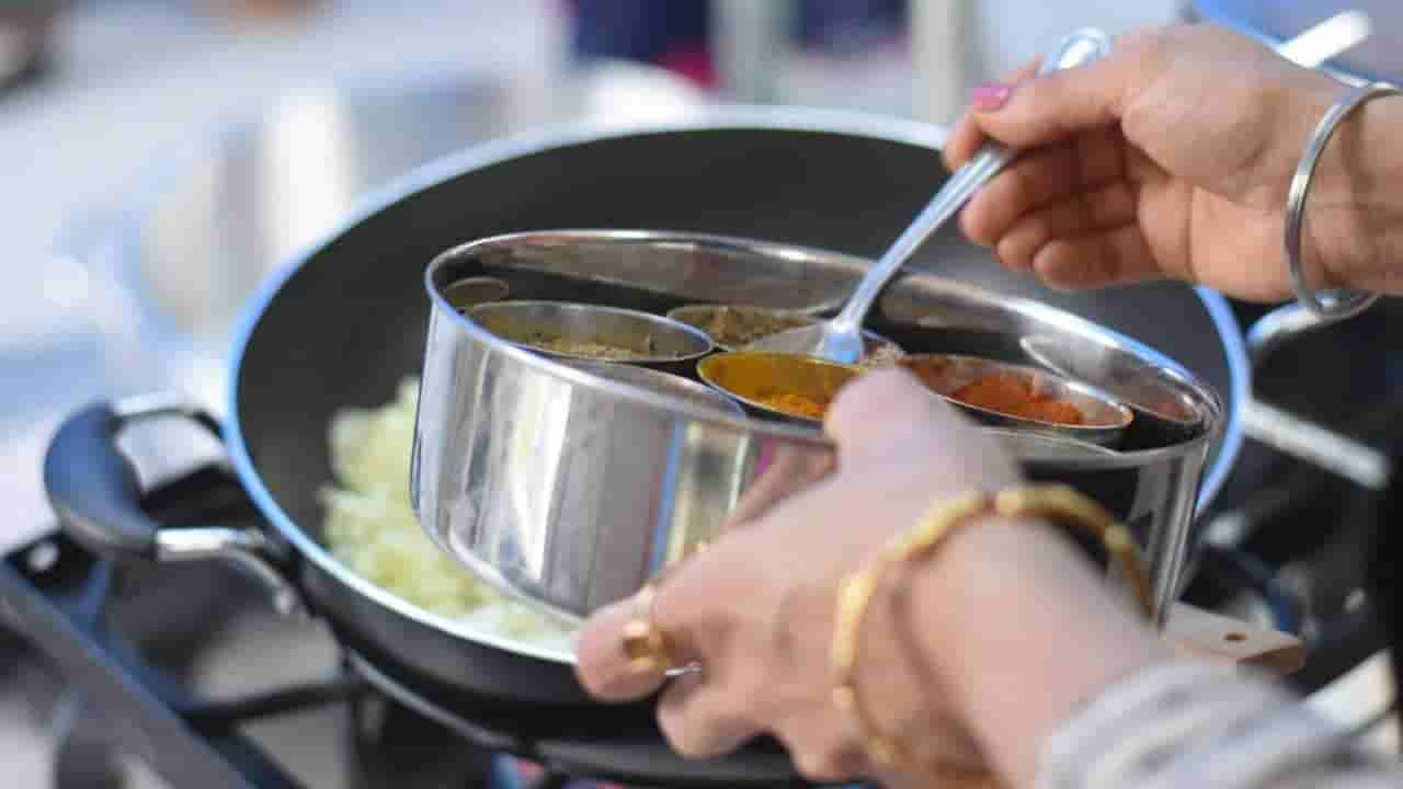 Vastu Tips: ಅಡುಗೆ ಮನೆಯಲ್ಲಿ ಈ ತಪ್ಪು ಮಾಡಲೇಬೇಡಿ; ಅನಾರೋಗ್ಯಕ್ಕೆ ಇದೇ ಮುಖ್ಯ ಕಾರಣ!