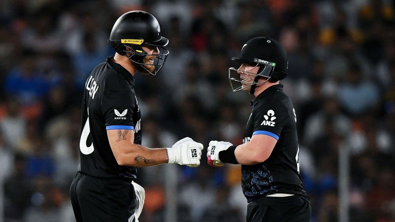 ಅದರಂತೆ ಮೊದಲು ಬ್ಯಾಟ್ ಮಾಡಿದ ನ್ಯೂಝಿಲೆಂಡ್ ಪರ ಎಡಗೈ ದಾಂಡಿಗ ಮಾರ್ಕ್​​ ಚಾಪ್ಮನ್ 26 ಎಸೆತಗಳಲ್ಲಿ 2 ಸಿಕ್ಸ್ ಹಾಗೂ 6 ಫೋರ್​​ಗಳೊಂದಿಗೆ 48 ರನ್ ಬಾರಿಸಿದ್ದರು. ಈ ಸ್ಫೋಟಕ ಬ್ಯಾಟಿಂಗ್ ನೆರವಿನೊಂದಿಗೆ ನ್ಯೂಝಿಲೆಂಡ್ ತಂಡವು 20 ಓವರ್​​ಗಳಲ್ಲಿ 7 ವಿಕೆಟ್ ಕಳೆದುಕೊಂಡು 175 ರನ್ ಕಲೆಹಾಕಿತು.