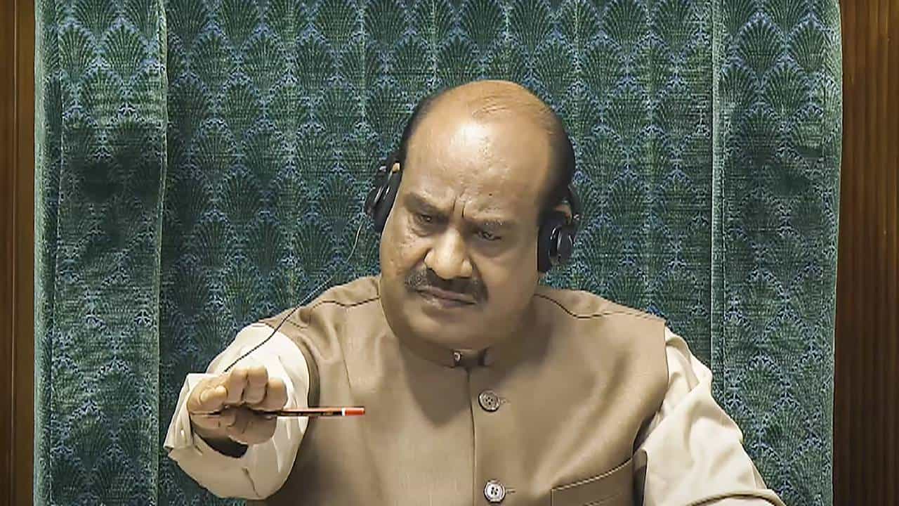 ಸ್ಪೀಕರ್ ಓಂ ಬಿರ್ಲಾ ವಿರುದ್ಧ ಕಾಂಗ್ರೆಸ್ ಅವಿಶ್ವಾಸ ಗೊತ್ತುವಳಿ ನೋಟಿಸ್, ಸಹಿ ಹಾಕಲ್ಲ ಎಂದ ಟಿಎಂಸಿ ಶಾಸಕರು ಸ್ಪೀಕರ್ ಓಂ ಬಿರ್ಲಾ ವಿರುದ್ಧ ಕಾಂಗ್ರೆಸ್ ಅವಿಶ್ವಾಸ ಗೊತ್ತುವಳಿ ನೋಟಿಸ್, ಸಹಿ ಹಾಕಲ್ಲ ಎಂದ ಟಿಎಂಸಿ ಶಾಸಕರು