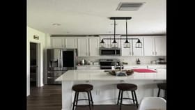 ಅಡುಗೆ ಮನೆಯಲ್ಲಿ ಅಡಗಿ ಕುಳಿತಿರುವ ಕಳ್ಳ ಬೆಕ್ಕನ್ನು ಗುರುತಿಸುವಿರಾ