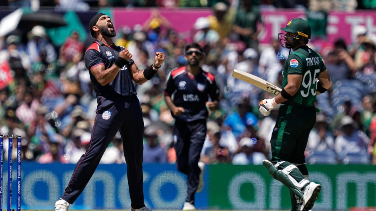 2024 ರ ಟಿ20 ವಿಶ್ವಕಪ್‌ನಲ್ಲಿ ಪಾದಾರ್ಪಣೆ ಮಾಡಿದ ಅಮೆರಿಕ ತಂಡ ಆಡಿದ ಮೊದಲ ಆವೃತ್ತಿಯಲ್ಲೇ ಅದ್ಭುತ ಪ್ರದರ್ಶನ ನೀಡಿತು. ಈ ಪಂದ್ಯಾವಳಿಯಲ್ಲಿ ಪಾಕಿಸ್ತಾನವನ್ನು ಸೋಲಿಸುವ ಮೂಲಕ ಅಮೆರಿಕ ಎಲ್ಲರನ್ನೂ ಅಚ್ಚರಿಗೊಳಿಸಿತು. ರಣರೋಚಕತೆಯಿಂದ ಕೂಡಿದ್ದ ಈ ಪಂದ್ಯದ ವಿಜೇತರನ್ನು ಸೂಪರ್ ಓವರ್​ನಲ್ಲಿ ನಿರ್ಧರಿಸಲಾಯಿತು. ಅಮೆರಿಕ ಸೂಪರ್ ಓವರ್‌ನಲ್ಲಿ 18 ರನ್ ಗಳಿಸಿತು. ಇದಕ್ಕೆ ಪ್ರತಿಕ್ರಿಯೆಯಾಗಿ ಪಾಕಿಸ್ತಾನ ಕೇವಲ 13 ರನ್ ಗಳಿಸಲಷ್ಟೇ ಶಕ್ತವಾಗಿ ಸೋಲೊಪ್ಪಿಕೊಂಡಿತು.