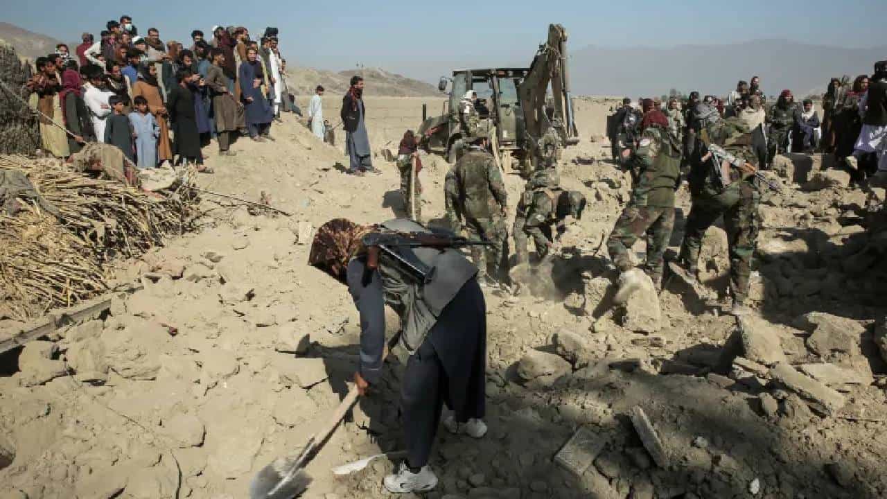 Afghanistan-Pakistan Conflict: ಪಾಕಿಸ್ತಾನ-ಅಫ್ಘಾನಿಸ್ತಾನದ ನಡುವೆ ಯುದ್ಧ ಸ್ಥಿತಿ, ದಾಳಿ, ಪ್ರತಿ ದಾಳಿ, ತಾಲಿಬಾನ್ ಕ್ರಮದಿಂದ ಬೆರಗಾದ ಪಾಕ್ Afghanistan-Pakistan Conflict: ಪಾಕಿಸ್ತಾನ-ಅಫ್ಘಾನಿಸ್ತಾನದ ನಡುವೆ ಯುದ್ಧ ಸ್ಥಿತಿ, ದಾಳಿ, ಪ್ರತಿ ದಾಳಿ, ತಾಲಿಬಾನ್ ಕ್ರಮದಿಂದ ಬೆರಗಾದ ಪಾಕ್
