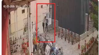 Kolkata Earthquake: ಕೇಂದ್ರ ಸಚಿವರು ವೇದಿಕೆಯಲ್ಲಿ ಮಾತನಾಡುತ್ತಿರುವಾಗಲೇ ಕಂಪಿಸಿದ ಭೂಮಿ