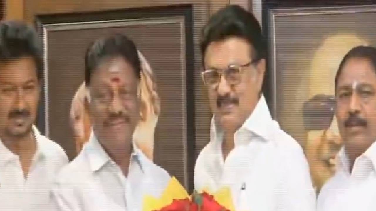 ಮೂರು ಬಾರಿ ತಮಿಳುನಾಡು ಮುಖ್ಯಮಂತ್ರಿಯಾಗಿದ್ದ, ಎಐಎಡಿಎಂಕೆ ಉಚ್ಚಾಟಿತ ನಾಯಕ ಪನ್ನೀರ್ಸೆಲ್ವಂ ಡಿಎಂಕೆ ಸೇರ್ಪಡೆ ಮೂರು ಬಾರಿ ತಮಿಳುನಾಡು ಮುಖ್ಯಮಂತ್ರಿಯಾಗಿದ್ದ, ಎಐಎಡಿಎಂಕೆ ಉಚ್ಚಾಟಿತ ನಾಯಕ ಪನ್ನೀರ್ಸೆಲ್ವಂ ಡಿಎಂಕೆ ಸೇರ್ಪಡೆ