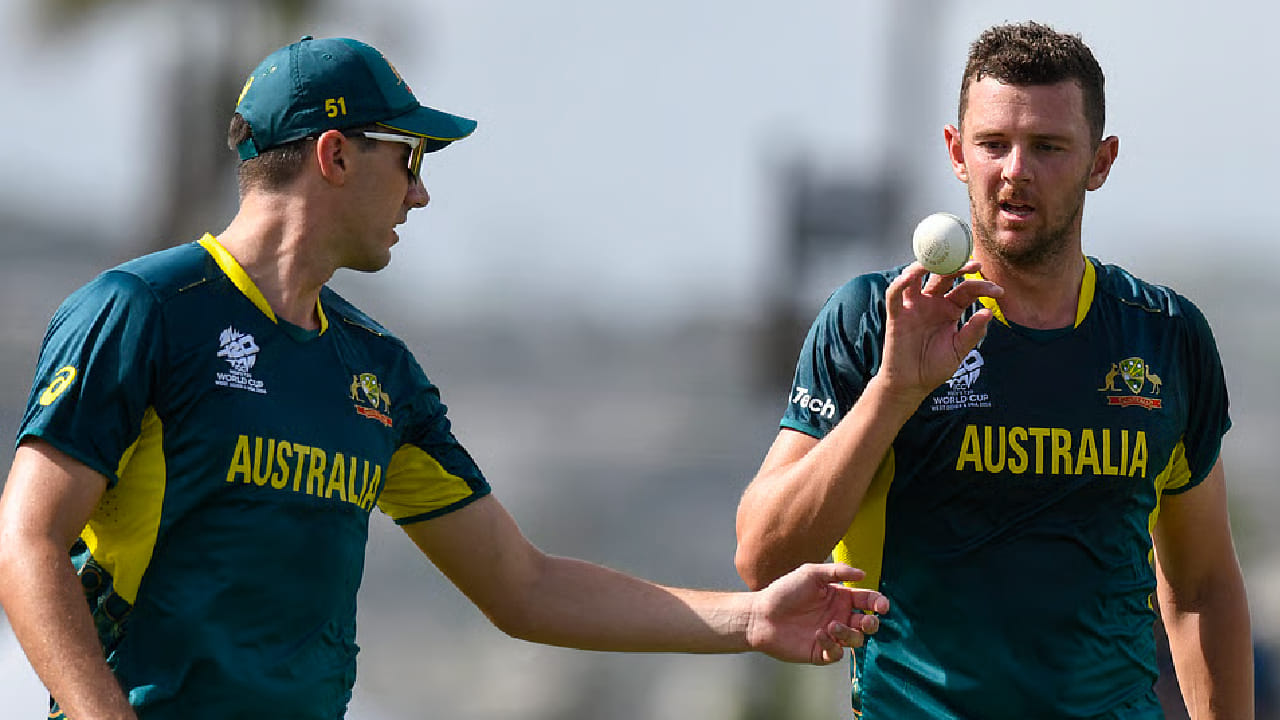 ಇನ್ನೊಂದೆಡೆ ಪ್ಯಾಟ್ ಕಮಿನ್ಸ್ ಬೆನ್ನಿನ ಕೆಳ ಭಾಗದ ನೋವಿನ ಕಾರಣ ಟಿ20 ವಿಶ್ವಕಪ್ನಿಂದ ಹೊರಗುಳಿದಿದ್ದಾರೆ. ಇದರ ಬೆನ್ನಲ್ಲೇ ಜೋಶ್ ಹೇಝಲ್ವುಡ್ ಅವರ ಗಾಯದ ಸಮಸ್ಯೆ ಕೂಡ ಆಸ್ಟ್ರೇಲಿಯಾ ತಂಡದ ಚಿಂತೆಯನ್ನು ಹೆಚ್ಚಿಸಿದೆ. ಈ ಇಬ್ಬರು ಪ್ರಮುಖ ವೇಗಿಗಳಿಲ್ಲದೆ ಆಸ್ಟ್ರೇಲಿಯಾ ತಂಡವು ಆರಂಭಿಕ ಪಂದ್ಯಗಳಲ್ಲಿ ಹೇಗೆ ದಾಳಿ ಸಂಘಟಿಸಲಿದೆ ಎಂಬುದನ್ನು ಕಾದು ನೋಡಬೇಕಿದೆ.