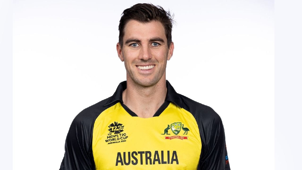 ಟಿ20 ವಿಶ್ವಕಪ್​ಗೆ ಆಯ್ಕೆ ಮಾಡಲಾದ ತಂಡದಲ್ಲಿ ಪ್ರಮುಖ ವೇಗದ ಬೌಲರ್ ಆಗಿ ಪ್ಯಾಟ್ ಕಮಿನ್ಸ್ ಅವರನ್ನು ಆಯ್ಕೆ ಮಾಡಲಾಗಿತ್ತು. ಆದರೆ ಬೆನ್ನಿನ ಕೆಳಭಾಗದ ನೋವಿನ ಸಮಸ್ಯೆಯಿಂದ ಬಳುತ್ತಿರುವ ಕಮಿನ್ಸ್ ಇನ್ನೂ ಕೂಡ ಚೇತರಿಸಿಕೊಂಡಿಲ್ಲ. ಹೀಗಾಗಿ ಅವರು ಟಿ20 ವಿಶ್ವಕಪ್​ನಿಂದ ಹೊರಗುಳಿದಿದ್ದಾರೆ.