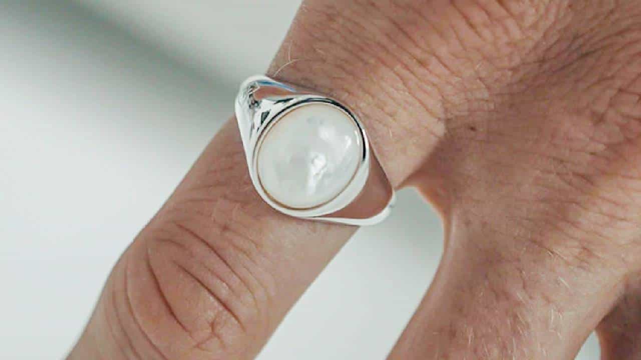 Pearl Ring: ಮುತ್ತಿನ ಉಂಗುರ ಧರಿಸುವ ಮುನ್ನ ಈ ವಿಚಾರ ತಿಳಿದಿರಲಿ; ಜ್ಯೋತಿಷ್ಯ ಸಲಹೆ ಇಲ್ಲಿದೆ Pearl Ring: ಮುತ್ತಿನ ಉಂಗುರ ಧರಿಸುವ ಮುನ್ನ ಈ ವಿಚಾರ ತಿಳಿದಿರಲಿ; ಜ್ಯೋತಿಷ್ಯ ಸಲಹೆ ಇಲ್ಲಿದೆ