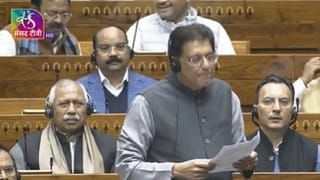 ಗಂಗಾ ನದಿಯಲ್ಲಿ ಮುಳುಗುತ್ತಿದ್ದ ಇಬ್ಬರು ಯುವಕರನ್ನು ಕಾಪಾಡಿದ ಮಹಿಳಾ ಟ್ರಾಫಿಕ್ ಪೊಲೀಸ್​