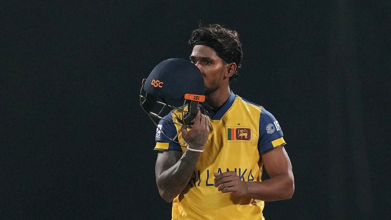 182 ರನ್ಗಳ ಕಠಿಣ ಗುರಿ ಪಡೆದ ಶ್ರೀಲಂಕಾ ತಂಡಕ್ಕೆ ಪಾತುಮ್ ನಿಸ್ಸಂಕಾ ಭರ್ಜರಿ ಆರಂಭ ಒದಗಿಸಿದ್ದರು. ಮೊದಲ ಓವರ್ನಿಂದಲೇ ಆಸೀಸ್ ವೇಗಿಗಳನ್ನು ಟಾರ್ಗೆಟ್ ಮಾಡಿದ್ದ ನಿಸ್ಸಂಕಾ 33 ಎಸೆತಗಳಲ್ಲಿ ಅರ್ಧಶತಕ ಪೂರೈಸಿದರು. ಹಾಫ್ ಸೆಂಚುರಿ ಬೆನ್ನಲ್ಲೇ ಆಕ್ರಮಣಕಾರಿ ಬ್ಯಾಟಿಂಗ್ಗೆ ಒತ್ತು ನೀಡಿದ ಪಾತುಮ್ ಆಸ್ಟ್ರೇಲಿಯಾ ಬೌಲರ್ಗಳನ್ನು ಮನಸೋ ಇಚ್ಛೆ ದಂಡಿಸಲಾರಂಭಿಸಿದರು.