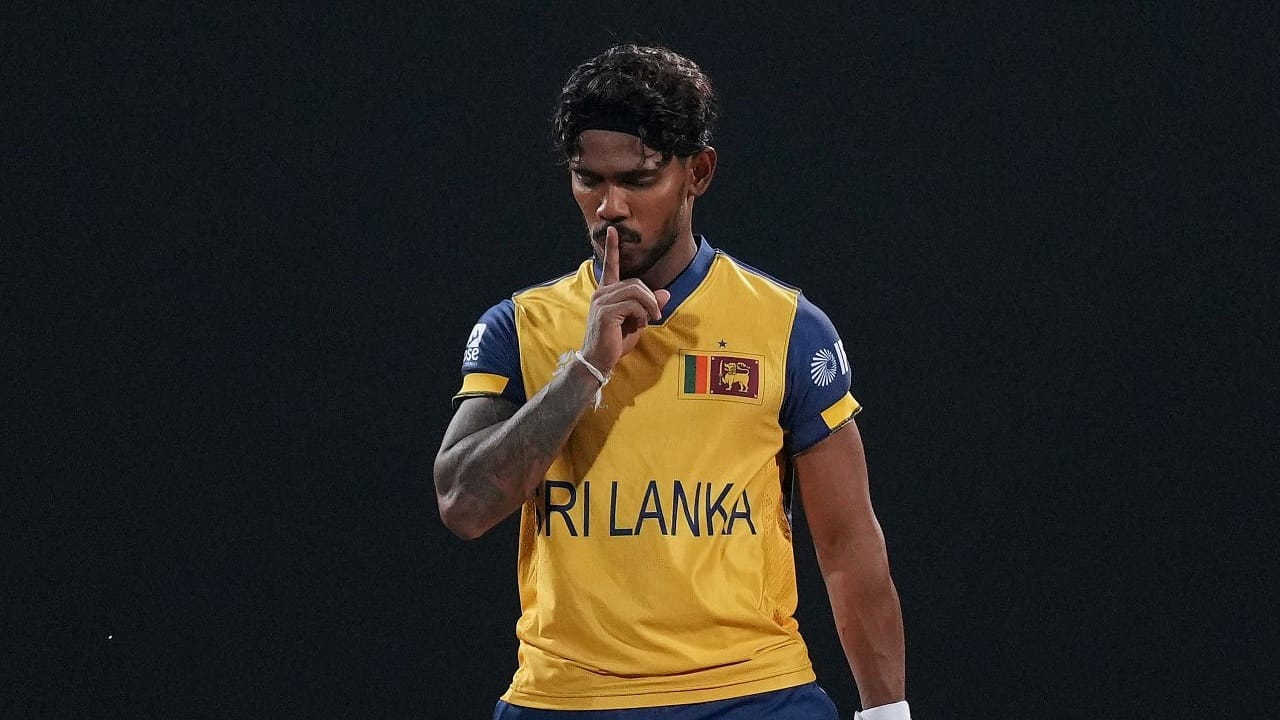 ಪರಿಣಾಮ ಪಾತುಮ್ ನಿಸ್ಸಂಕಾ ಬ್ಯಾಟ್ನಿಂದ 52 ಎಸೆತಗಳಲ್ಲಿ ಶತಕ ಮೂಡಿಬಂತು. ಈ ಶತಕದೊಂದಿಗೆ ಟಿ20 ವಿಶ್ವಕಪ್ ಇತಿಹಾಸದಲ್ಲೇ ಆಸ್ಟ್ರೇಲಿಯಾ ವಿರುದ್ಧ ಸೆಂಚುರಿ ಸಿಡಿಸಿದ ಮೊದಲ ಬ್ಯಾಟರ್ ಎಂಬ ದಾಖಲೆಯನ್ನು ನಿಸ್ಸಂಕಾ ತಮ್ಮದಾಗಿಸಿಕೊಂಡರು.