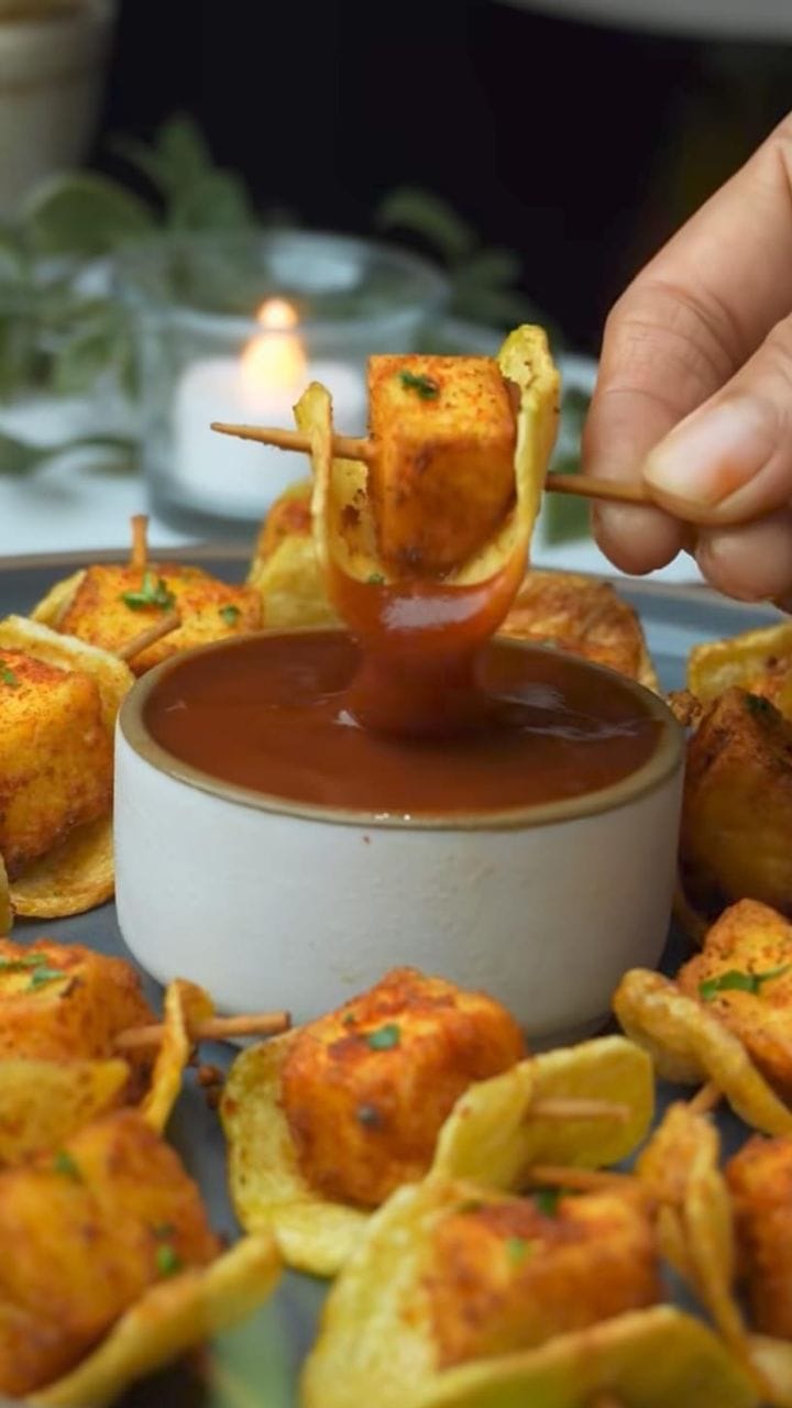 ಗರಿಗರಿಯಾದ ಆಲೂಗಡ್ಡೆ ಸುರುಳಿ ಸುತ್ತಿದ ಪನೀರ್