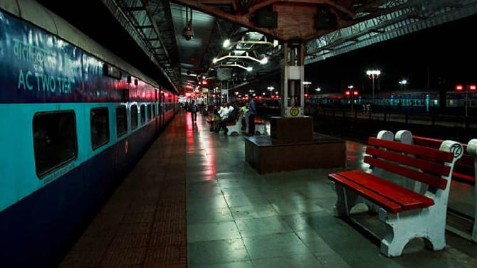 ರೈಲು ಈ ನಿಲ್ದಾಣಕ್ಕೆ ಬಂದಾಗ ಬೋಗಿಗಳಲ್ಲಿನ ದೀಪಗಳು ಆರಿ ಹೋಗುತ್ತೆ