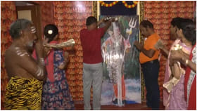 ರಜನಿಕಾಂತ್ ಫೋಟೋಗೆ ಹಾಲಿನ ಅಭಿಷೇಕ ಮಾಡಿ ಶಿವರಾತ್ರಿ ಆಚರಿಸಿದ ಅಭಿಮಾನಿ