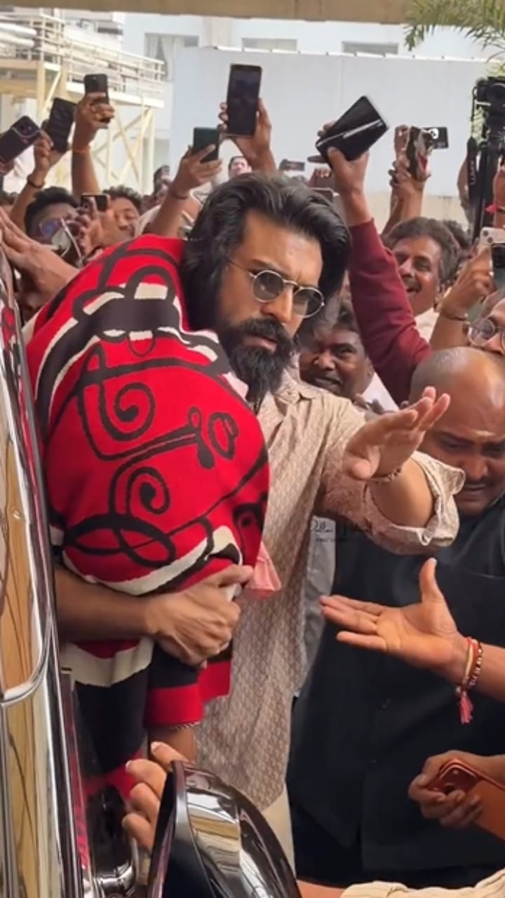 ರಾಮ್ ಚರಣ್ ಅನ್ನು ಮುತ್ತಿಕೊಂಡ ಅಭಿಮಾನಿಗಳು: ವಿಡಿಯೋ