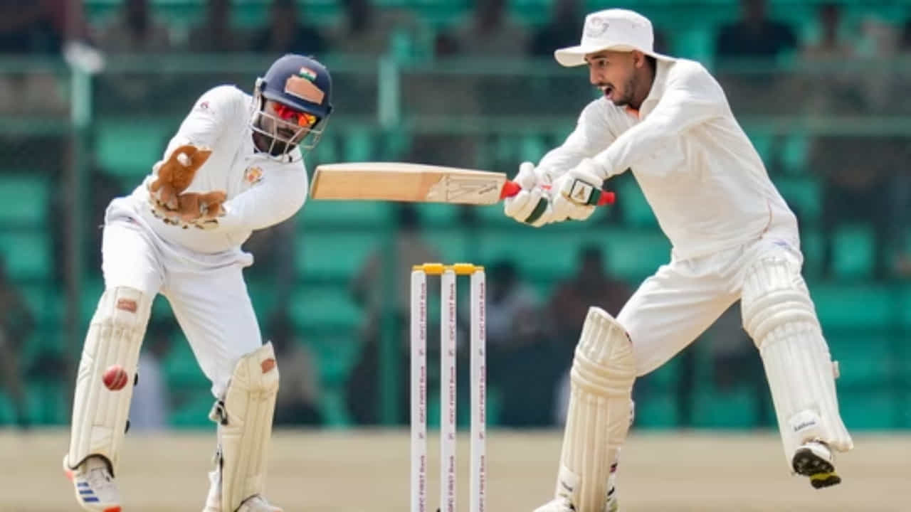 Ranji Trophy Final: 1 ಶತಕ, 5 ಅರ್ಧಶತಕ; 2ನೇ ದಿನವೂ ಜೆಕೆ ತಂಡದ್ದೇ ಮೇಲುಗೈ Ranji Trophy Final: 1 ಶತಕ, 5 ಅರ್ಧಶತಕ; 2ನೇ ದಿನವೂ ಜೆಕೆ ತಂಡದ್ದೇ ಮೇಲುಗೈ