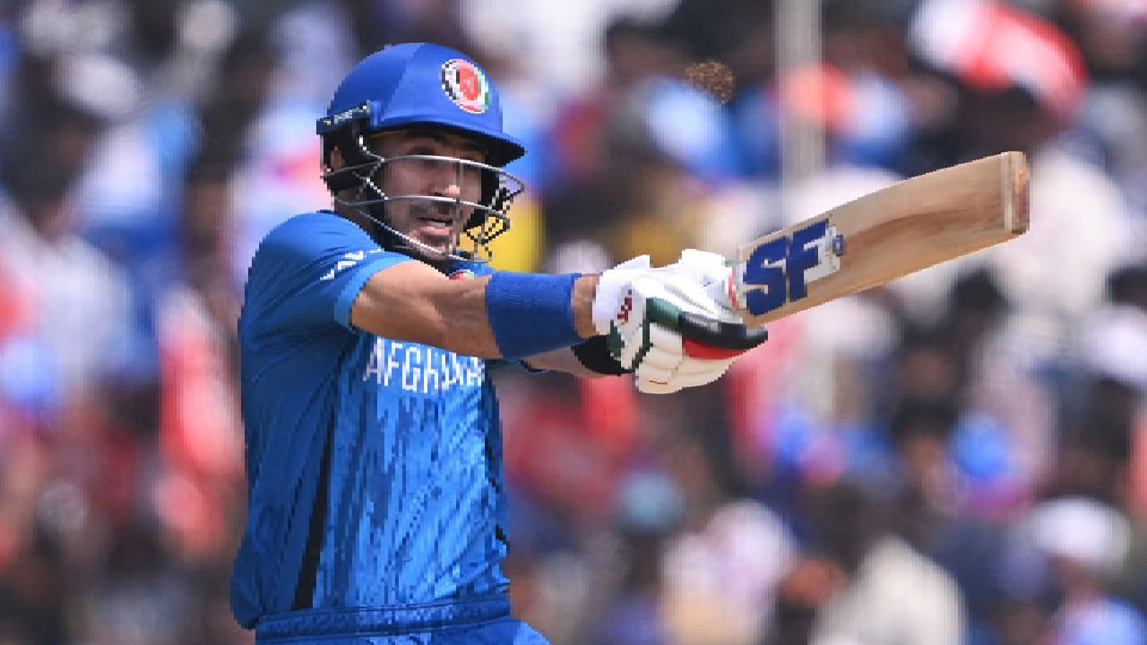 ಈ 10 ಸಿಕ್ಸ್ ಗಳೊಂದಿಗೆ ರಹಮಾನುಲ್ಲಾ ಗುರ್ಬಾಝ್ ಟಿ೨೦ ವಿಶ್ವಕಪ್‌ನ ಟಾಪ್-5 ಸಿಕ್ಸರ್ ಸರದಾರರ ಪಟ್ಟಿಗೆ ಎಂಟ್ರಿ ಕೊಟ್ಟಿದ್ದಾರೆ. ಈ ಹಿಂದೆ ಐದನೇ ಸ್ಥಾನದಲ್ಲಿ ಟೀಮ್ ಇಂಡಿಯಾದ ವಿರಾಟ್ ಕೊಹ್ಲಿ ಕಾಣಿಸಿಕೊಂಡಿದ್ದರು.