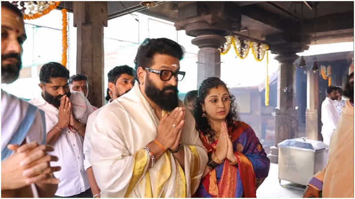 ಕುಟುಂಬ ಸಮೇತ ಕೊಲ್ಲೂರು ಮೂಕಾಂಬಿಕೆ ದರ್ಶನ ಪಡೆದ ರಿಷಬ್ ಶೆಟ್ಟಿ; ವಿಡಿಯೋ ನೋಡಿ. ಕುಟುಂಬ ಸಮೇತ ಕೊಲ್ಲೂರು ಮೂಕಾಂಬಿಕೆ ದರ್ಶನ ಪಡೆದ ರಿಷಬ್ ಶೆಟ್ಟಿ; ವಿಡಿಯೋ ನೋಡಿ.