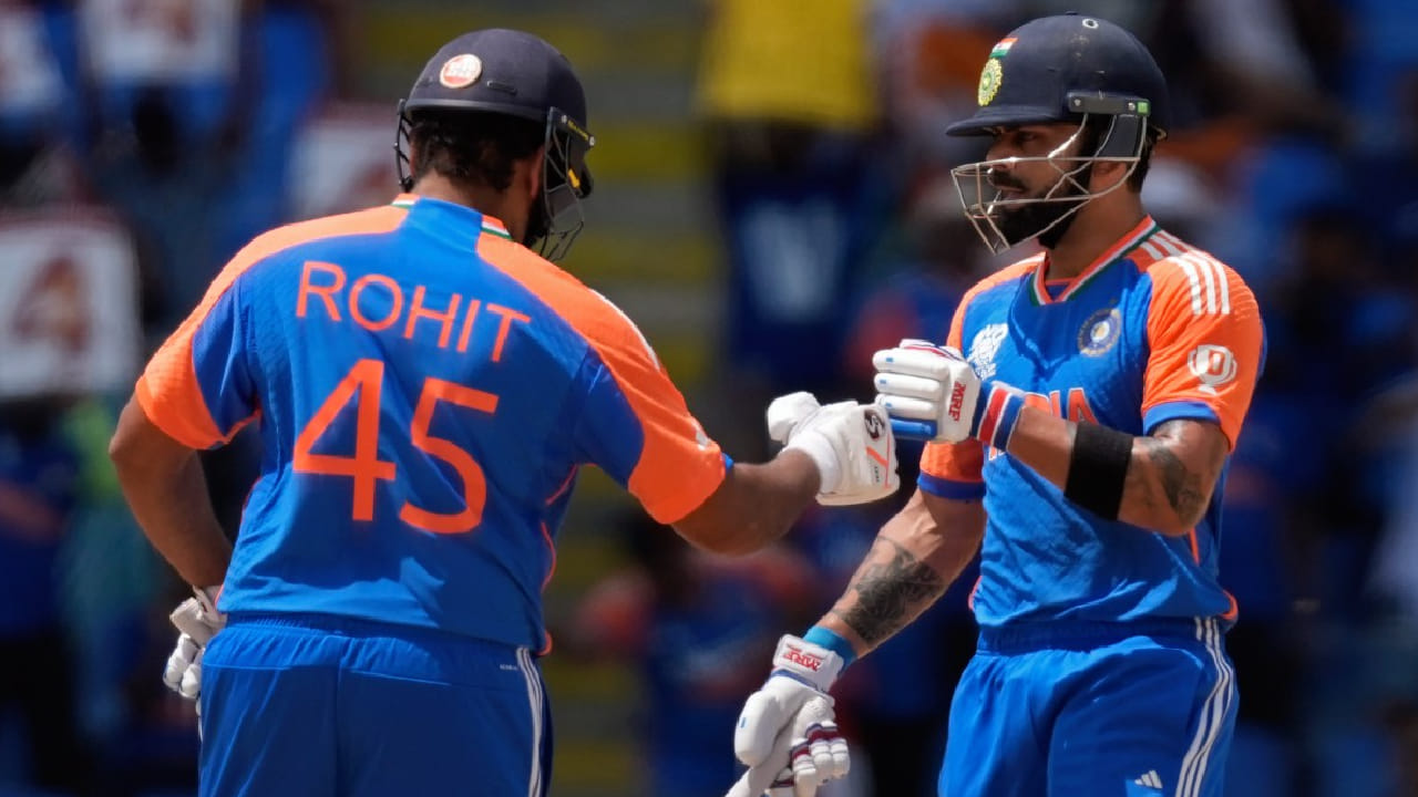 ಈ ಪಟ್ಟಿಯಲ್ಲಿ ಭಾರತ ಟಿ20 ತಂಡದ ಮಾಜಿ ನಾಯಕ ರೋಹಿತ್ ಶರ್ಮಾ ದ್ವಿತೀಯ ಸ್ಥಾನದಲ್ಲಿದ್ದಾರೆ. ಹಿಟ್​ಮ್ಯಾನ್ 4231 ರನ್​ ಕಲೆಹಾಕಿದರೆ, ಮೂರನೇ ಸ್ಥಾನದಲ್ಲಿರುವ ವಿರಾಟ್ ಕೊಹ್ಲಿ 4188 ರನ್​ಗಳಿಸಿದ್ದಾರೆ. ಇದೀಗ ಇವರಿಬ್ಬರನ್ನು ಹಿಂದಿಕ್ಕಿ ಬಾಬರ್ ಹೊಸ ಮೈಲುಗಲ್ಲು ಮುಟ್ಟಿದ್ದಾರೆ.