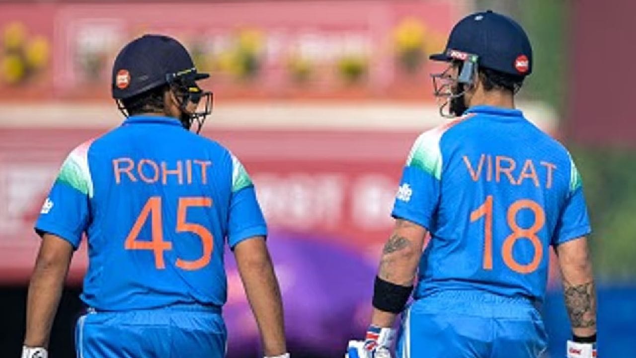 ಇದರೊಂದಿಗೆ ರೋಹಿತ್ ಶರ್ಮಾ ಹಾಗೂ ವಿರಾಟ್ ಕೊಹ್ಲಿ ಯುಗಾಂತ್ಯವಾಗುವುದು ಸಹ ಖಚಿತವಾಗಿದೆ. ಅಂದರೆ 2027ರ ಏಕದಿನ ವಿಶ್ವಕಪ್ ಬೆನ್ನಲ್ಲೇ ಇಬ್ಬರು ನಿವೃತ್ತಿ ಘೋಷಿಸಲಿದ್ದಾರೆ. ಅದರ ಮನ್ಸೂಚನೆಯಾಗಿ ಇದೀಗ ರೋಹಿತ್ ಹಾಗೂ ವಿರಾಟ್​ಗೆ ಒಪ್ಪಂದ ಪಟ್ಟಿಯಲ್ಲಿ ಹಿಂಬಡ್ತಿ ನೀಡಲಾಗಿದೆ.