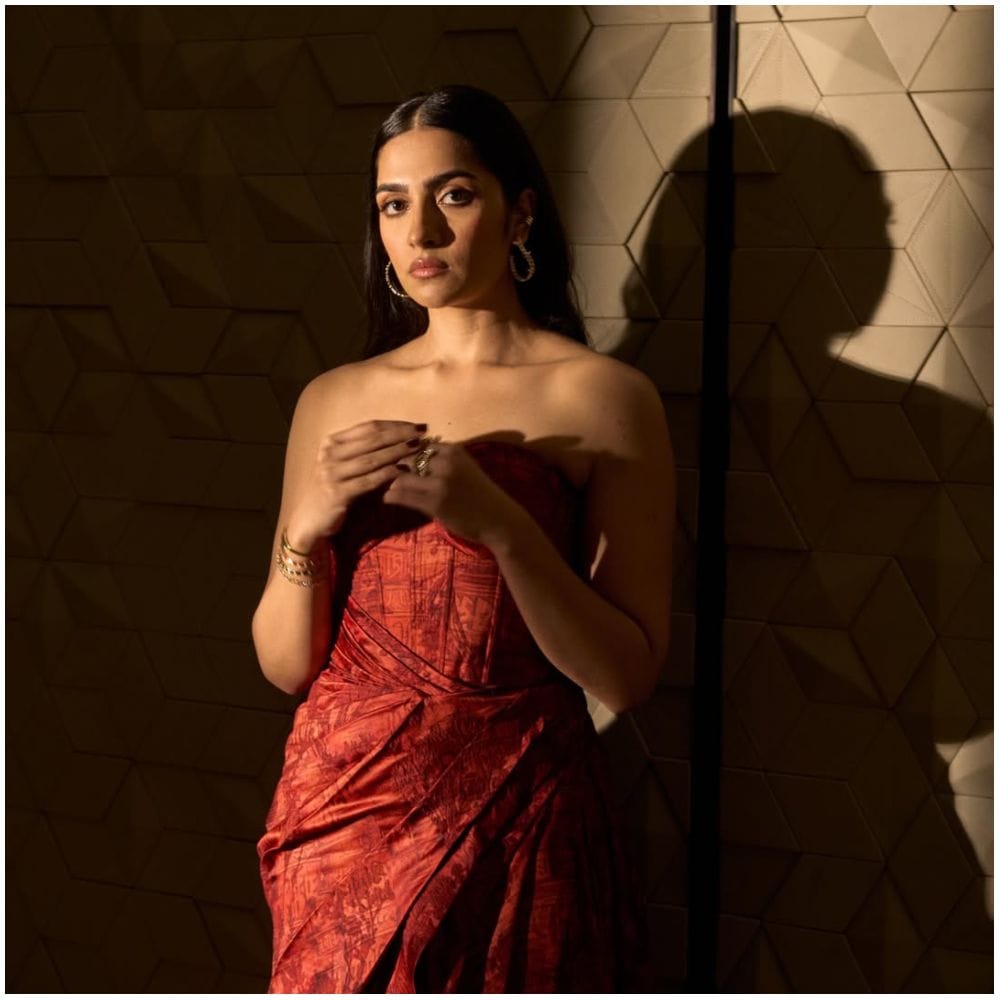 ‘ಸಪ್ತ ಸಾಗರದಾಚೆ ಎಲ್ಲೋ’ ಚಿತ್ರದ ಮೂಲಕ ರುಕ್ಮಿಣಿ ವಸಂತ್ ಸಾಕಷ್ಟು ಜನಪ್ರಿಯತೆ ಪಡೆದರು. ಆ ಬಳಿಕ ಅವರಿಗೆ ಹಲವು ಆಫರ್​​ಗಳು ಬಂದವು. ಈಗ ಅವರು ಪ್ಯಾನ್ ಇಂಡಿಯಾ ಮಟ್ಟದಲ್ಲಿ ಗಮನ ಸೆಳೆಯುತ್ತಿದ್ದಾರೆ. 