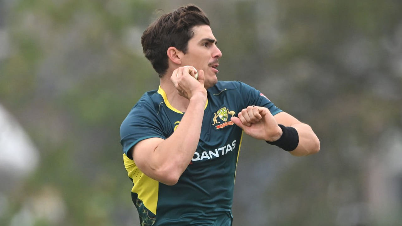 ಅಂದರೆ ಜೋಶ್ ಹೇಝಲ್ವುಡ್ ಟಿ20 ವಿಶ್ವಕಪ್ ಆಡುವುದು ಇನ್ನೂ ಸಹ ಖಚಿತವಾಗಿಲ್ಲ. ಹೀಗಾಗಿಯೇ ಇದೀಗ ಕ್ರಿಕೆಟ್ ಆಸ್ಟ್ರೇಲಿಯಾ ಶಾನ್ ಅಬಾಟ್ ಅವರನ್ನು ಮೀಸಲು ಆಟಗಾರನಾಗಿ ಟಿ20 ವಿಶ್ವಕಪ್ಗೆ ಆಯ್ಕೆ ಮಾಡಿದೆ. ಅಂದರೆ ಹೇಝಲ್ವುಡ್ ಹೊರಗುಳಿದರೆ ಶಾನ್ ಅಬಾಟ್ಗೆ ಅವಕಾಶ ಸಿಗಲಿದೆ.