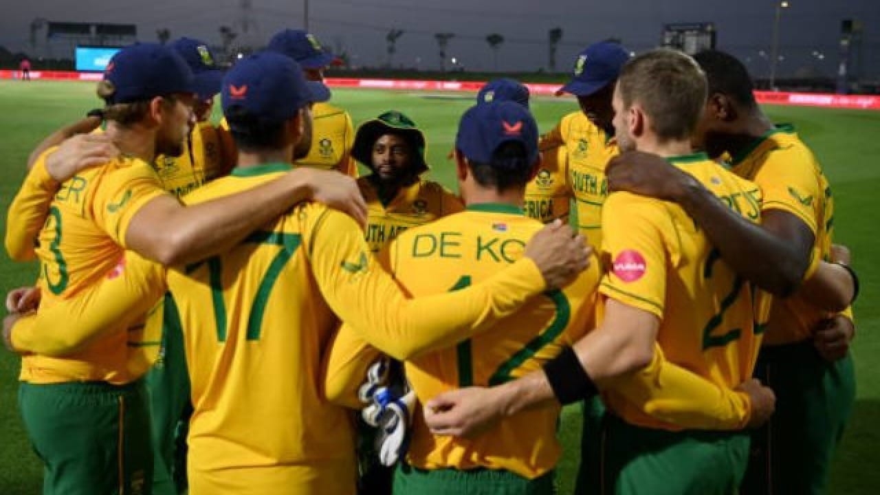 ಸೌತ್ ಆಫ್ರಿಕಾ ತಂಡವು 2024 ರಲ್ಲಿ ಸತತವಾಗಿ 8 ಪಂದ್ಯಗಳಲ್ಲಿ ಜಯ ಸಾಧಿಸಿತ್ತು. ಈ ಮೂಲಕ ಟಿ20 ವಿಶ್ವಕಪ್ ಇತಿಹಾಸದಲ್ಲೇ ಬ್ಯಾಕ್ ಟು ಬ್ಯಾಕ್ ಅತೀ ಹೆಚ್ಚು ಮ್ಯಾಚ್​ಗಳನ್ನು ಗೆದ್ದ ತಂಡವೆಂಬ ವಿಶ್ವ ದಾಖಲೆಯನ್ನು ನಿರ್ಮಿಸಿದ್ದರು. ಇದೀಗ ಈ ದಾಖಲೆಯನ್ನು ಟೀಮ್ ಇಂಡಿಯಾ ಮುರಿದಿದೆ.