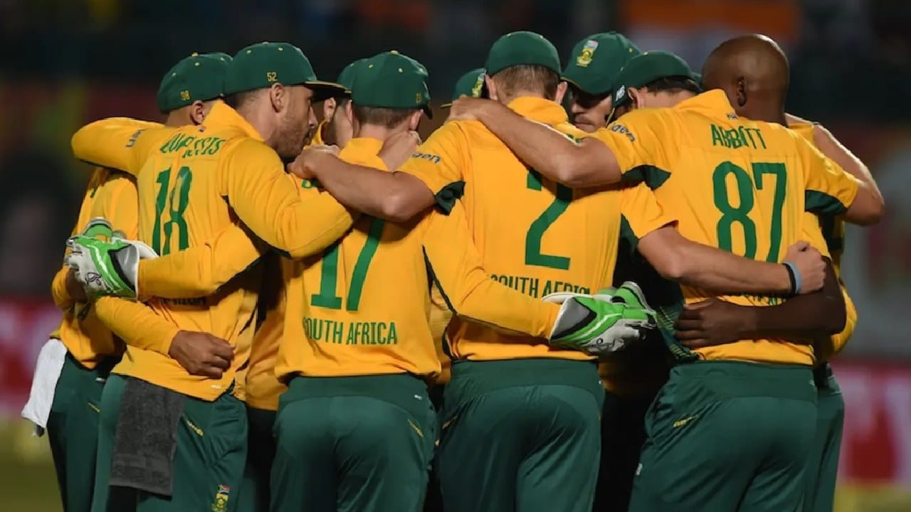ಸೌತ್ ಆಫ್ರಿಕಾ: ಈ ಬಾರಿಯ ವಿಶ್ವಕಪ್​ನಲ್ಲಿ ಗ್ರೂಪ್-ಡಿ ನಲ್ಲಿ ಕಣಕ್ಕಿಳಿದಿರುವ ಸೌತ್ ಆಫ್ರಿಕಾ ತಂಡವು ಕೆನಡಾ, ಅಫ್ಘಾನಿಸ್ತಾನ್ ಹಾಗೂ ನ್ಯೂಝಿಲೆಂಡ್ ವಿರುದ್ಧ ಗೆಲುವು ದಾಖಲಿಸಿದೆ. ಈ ಮೂರು ಗೆಲುವುಗಳೊಂದಿಗೆ ಒಟ್ಟು 6 ಅಂಕಗಳನ್ನು ಪಡೆದು ಸೂಪರ್-8 ಹಂತಕ್ಕೇರಿದೆ.