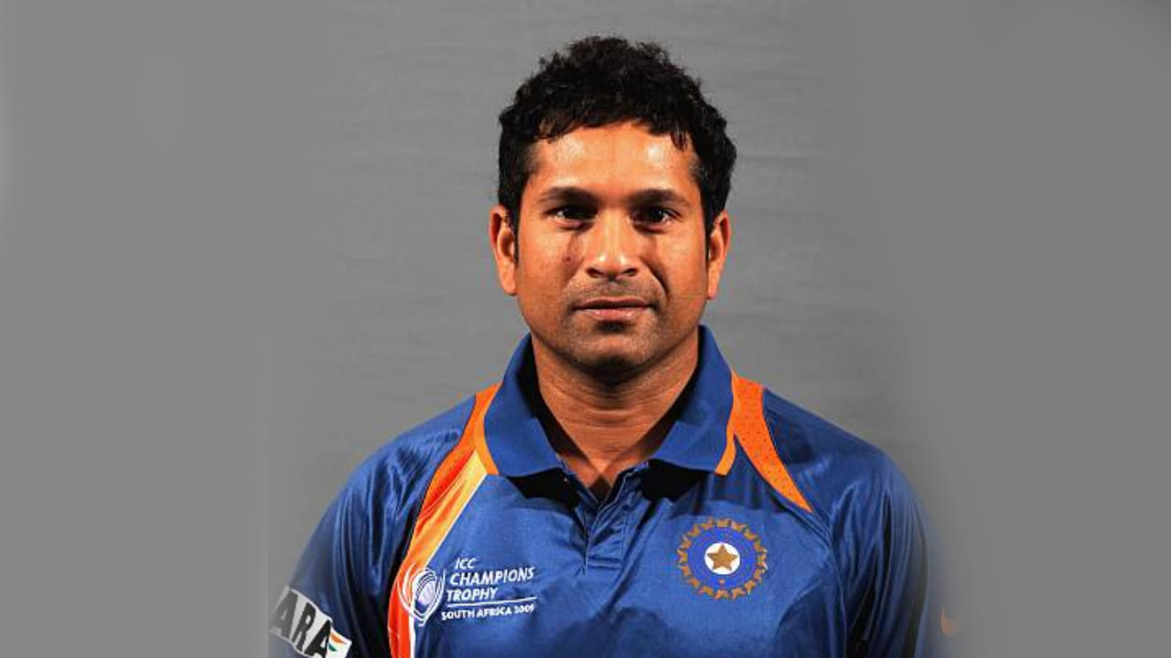 ಇನ್ನು ಅಂತಾರಾಷ್ಟ್ರೀಯ ಕ್ರಿಕೆಟ್ನಲ್ಲಿ ಅತ್ಯಧಿಕ ಪಂದ್ಯಗಳನ್ನಾಡಿದ ವಿಶ್ವ ದಾಖಲೆ ಮಾಸ್ಟರ್ ಬ್ಲಾಸ್ಟರ್ ಸಚಿನ್ ತೆಂಡೂಲ್ಕರ್ ಹೆಸರಿನಲ್ಲಿದೆ. ಟೀಮ್ ಇಂಡಿಯಾ ಪರ ಒಟ್ಟು 664 ಪಂದ್ಯಗಳನ್ನಾಡುವ ಮೂಲಕ ಸಚಿನ್ ಈ ದಾಖಲೆ ನಿರ್ಮಿಸಿದ್ದಾರೆ. ಇದೀಗ 402 ಪಂದ್ಯಗಳೊಂದಿಗೆ ನಾಟೌಟ್ ಆಗಿರುವ ಬಟ್ಲರ್ ಮುಂದಿನ ವರ್ಷದವರೆಗೆ ಅಂತಾರಾಷ್ಟ್ರೀಯ ಕೆರಿಯರ್ ಮುಂದುವರೆಸಬಹುದು. ಈ ಮೂಲಕ ಅವರು 450 ಕ್ಕಿಂತ ಹೆಚ್ಚಿನ ಪಂದ್ಯಗಳೊಂದಿಗೆ ಕೆರಿಯರ್ ಅಂತ್ಯಗೊಳಿಸುವ ನಿರೀಕ್ಷೆಯಿದೆ.