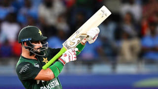 IIT ಬಾಂಬೆ ತರಗತಿಯ ಟೇಬಲ್ ಮೇಲೆ ಹತ್ತಿ ನಿಂತ ನಾಯಿ; ವಿಡಿಯೋ ವೈರಲ್