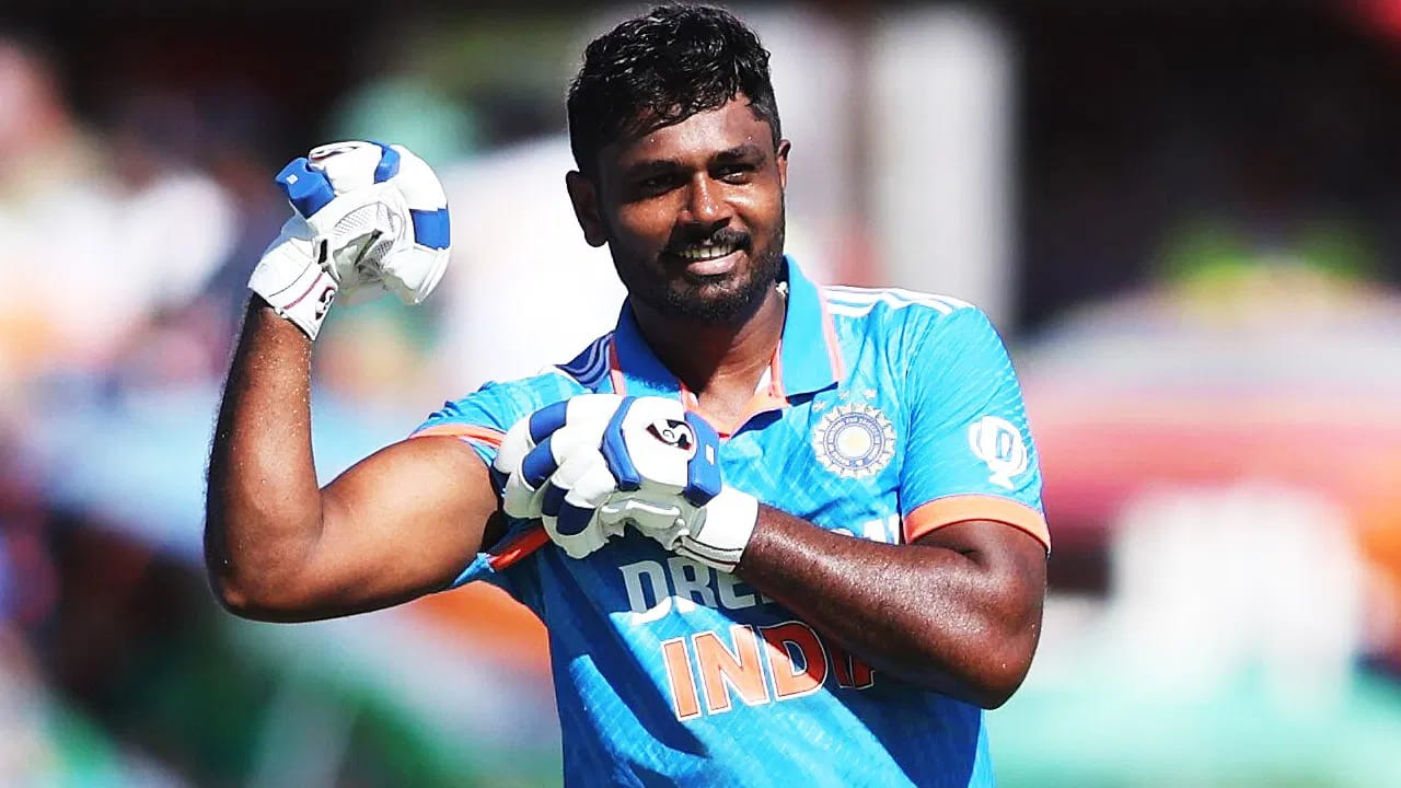 2014 ರ ಅಂಡರ್-19 ವಿಶ್ವಕಪ್​ ಟೂರ್ನಿಯಲ್ಲಿ ಕಣಕ್ಕಿಳಿದಿದ್ದ ಸಂಜು ಸ್ಯಾಮ್ಸನ್ 6 ಪಂದ್ಯಗಳಲ್ಲಿ ಒಟ್ಟು 12 ಸಿಕ್ಸರ್ ಸಿಡಿಸಿದ್ದರು. ಈ ಮೂಲಕ ಕಿರಿಯರ ವಿಶ್ವಕಪ್ ಪಂದ್ಯಾವಳಿಯ ಆವೃತ್ತಿಯೊಂದರಲ್ಲಿ ಅತ್ಯಧಿಕ ಸಿಕ್ಸರ್ ಬಾರಿಸಿದ ಭಾರತೀಯ ಬ್ಯಾಟರ್ ಎನಿಸಿಕೊಂಡಿದ್ದರು.