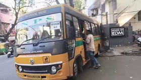 ಬ್ರೇಕ್ ಫೇಲ್ ಆಗಿ ಎಲೆಕ್ಟ್ರಿಕ್ ಪೋಲ್​ಗೆ ಡಿಕ್ಕಿ ಹೊಡೆದ ಸ್ಕೂಲ್ ಬಸ್!