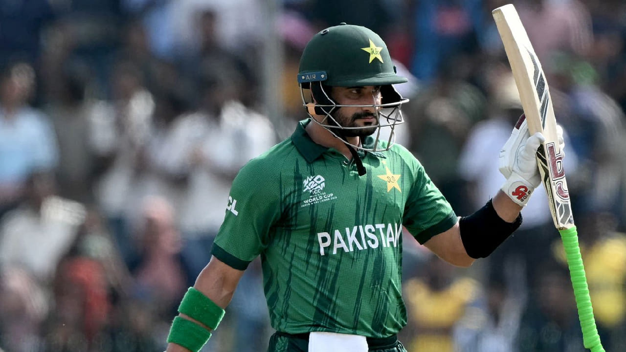 ಇದೀಗ ಈ ದಾಖಲೆ ಮುರಿಯಲು ಸಾಹಿಬ್​ಝಾದ ಫರ್ಹಾನ್​ಗೆ ಕೇವಲ 37 ರನ್​ಗಳ ಅವಶ್ಯಕತೆಯಿದೆ. ಅಂದರೆ ಸೂಪರ್-8 ಸುತ್ತಿನ ತನ್ನ ಕೊನೆಯ ಪಂದ್ಯದಲ್ಲಿ ಶ್ರೀಲಂಕಾ ವಿರುದ್ಧ 37 ರನ್ ಬಾರಿಸಿದರೆ ವಿರಾಟ್ ಕೊಹ್ಲಿಯ ದಾಖಲೆಯನ್ನು ಮುರಿಯಬಹುದು. ಅದರಂತೆ ಫೆಬ್ರವರಿ 28 ರಂದು ಸಾಹಿಬ್​ಝಾದ ಫರ್ಹಾನ್ ಹೊಸ ಇತಿಹಾಸ ಬರೆಯಲಿದ್ದಾರಾ ಕಾದು ನೋಡಬೇಕಿದೆ.