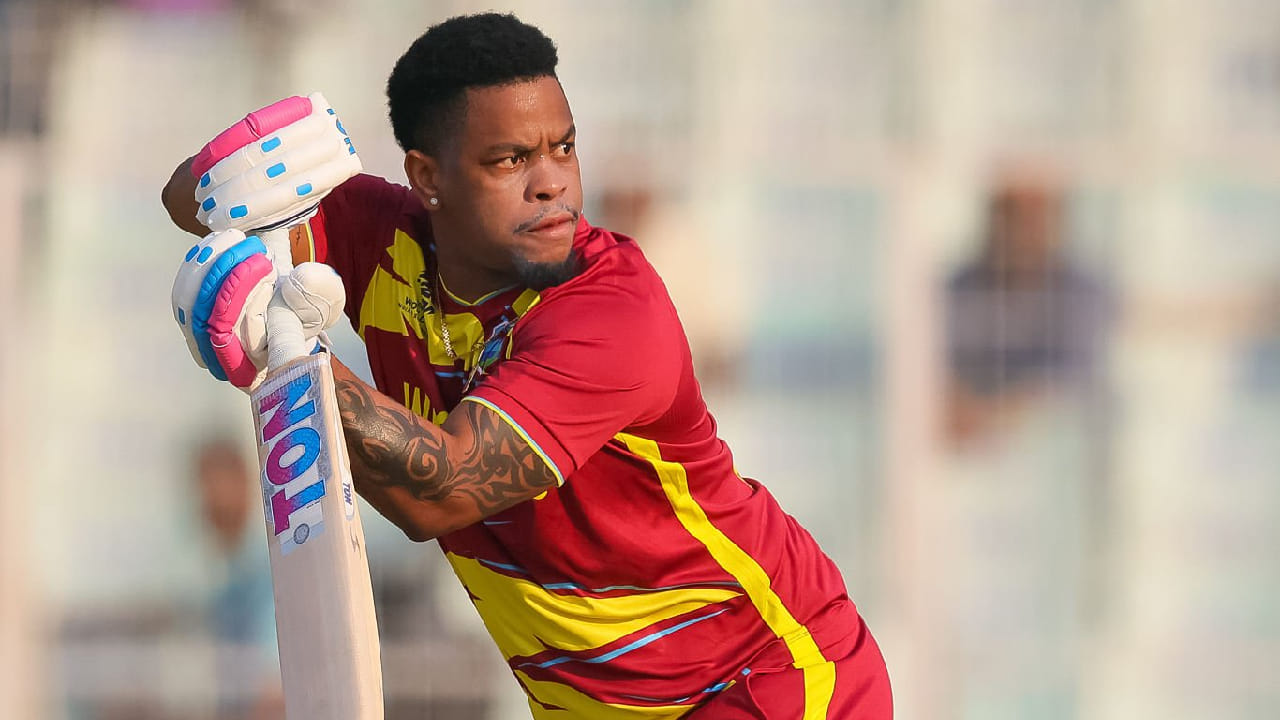 ಕೊಲ್ಕತ್ತಾದ ಈಡನ್ ಗಾರ್ಡನ್ಸ್​ ಮೈದಾನದಲ್ಲಿ ನಡೆದ ಸ್ಕಾಟ್ಲೆಂಡ್ ವಿರುದ್ಧದ ಪಂದ್ಯದಲ್ಲಿ ಮೊದಲು ಬ್ಯಾಟ್ ಮಾಡಿದ ವೆಸ್ಟ್ ಇಂಡೀಸ್ ಪರ ಶಿಮ್ರಾನ್ ಹೆಟ್ಮೆಯರ್ ಮೂರನೇ ಕ್ರಮಾಂಕದಲ್ಲಿ ಕಣಕ್ಕಿಳಿದಿದ್ದರು. ಆರಂಭದಿಂದಲೇ ಬಿರುಸಿನ ಬ್ಯಾಟಿಂಗ್ ಪ್ರದರ್ಶಿಸಿದ ಹೆಟ್ಮೆಯರ್ ಕೇವಲ 22 ಎಸೆತಗಳಲ್ಲಿ ಅರ್ಧಶತಕ ಪೂರೈಸಿದ್ದರು.