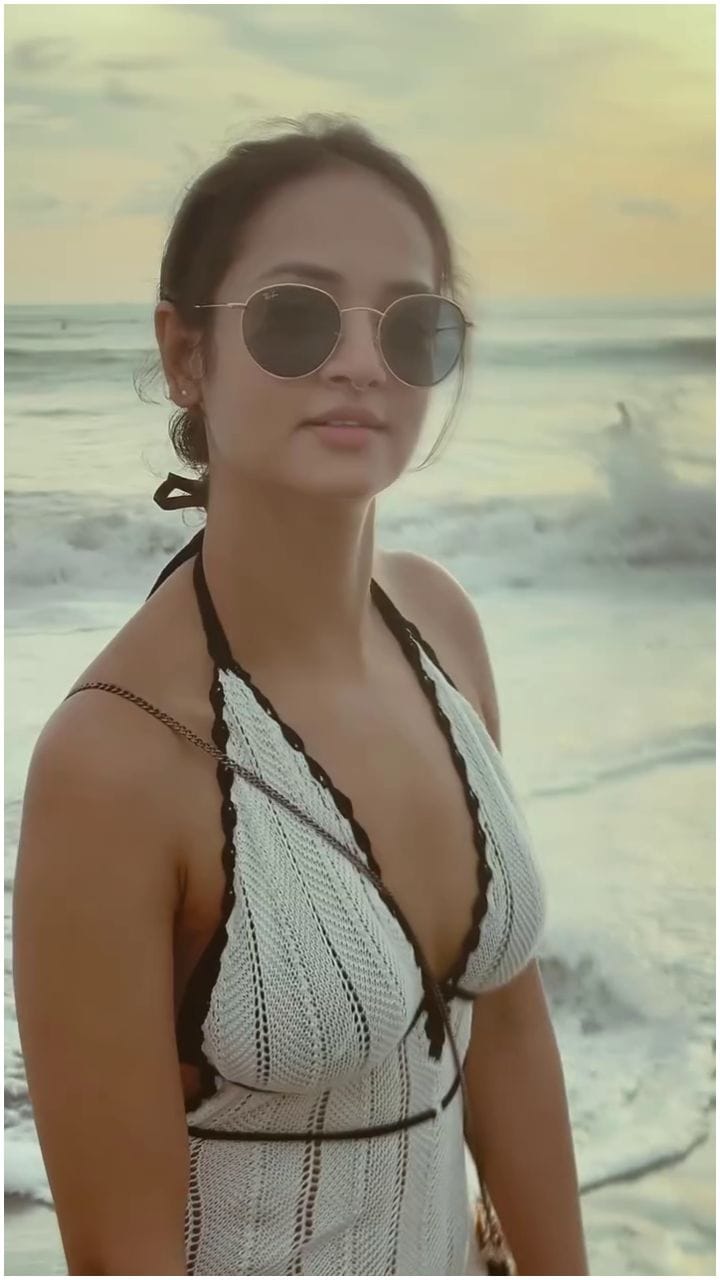 ಬೀಚ್ ಪ್ರಿಯೆ ಶಾನ್ವಿ ಶ್ರೀವಾತ್ಸವ