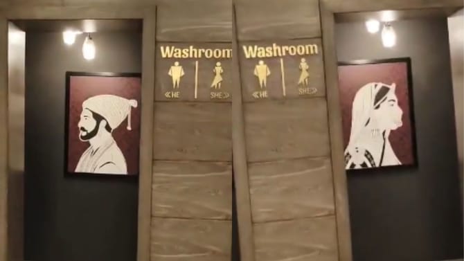 Video: ಶೌಚಾಲಯದ ಬಾಗಿಲಿಗೆ ಶಿವಾಜಿ ಮಹಾರಾಜ್, ಮಹಾರಾಣಿ ಪದ್ಮಿನಿ ಫೋಟೋ