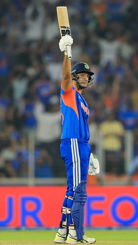 ಟಿ20 ವಿಶ್ವಕಪ್​ನಲ್ಲಿ ಚೊಚ್ಚಲ ಅರ್ಧಶತಕ ಬಾರಿಸಿದ ದುಬೆ