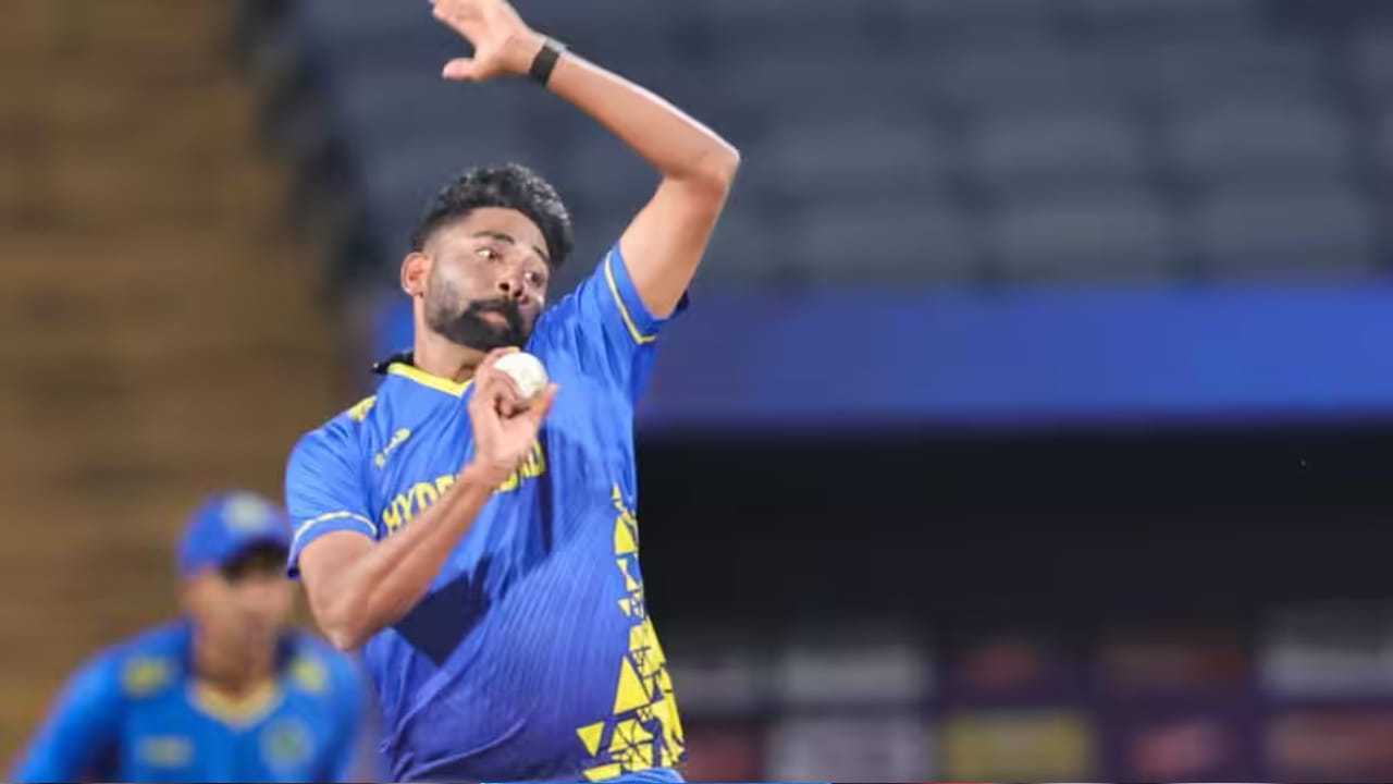 ಟೀಂ ಇಂಡಿಯಾದಿಂದ ಹೊರಗುಳಿದಿರುವ ಸಿರಾಜ್ ಪ್ರಸ್ತುತ ದೇಶೀಯ ಕ್ರಿಕೆಟ್‌ನಲ್ಲಿ ಉತ್ತಮ ಪ್ರದರ್ಶನ ನೀಡುತ್ತಿದ್ದಾರೆ. 2025 ಮತ್ತು 2026 ರ ಸೈಯದ್ ಮುಷ್ತಾಕ್ ಅಲಿ ಟ್ರೋಫಿಯಲ್ಲಿ ಹೈದರಾಬಾದ್ ಪರ ಆಡಿದ್ದ ಸಿರಾಜ್ ಆಡಿದ ನಾಲ್ಕು ಪಂದ್ಯಗಳಲ್ಲಿ 5.81 ರ ಎಕಾನಮಿ ದರದಲ್ಲಿ ಏಳು ವಿಕೆಟ್‌ಗಳನ್ನು ಕಬಳಿಸಿದ್ದರು. ಹೀಗಾಗಿ ಸಿರಾಜ್​ಗೆ ಭಾರತ ತಂಡದಲ್ಲಿ ಮತ್ತೆ ಆಡುವ ಅವಕಾಶ ಸಿಕ್ಕಿದೆ.