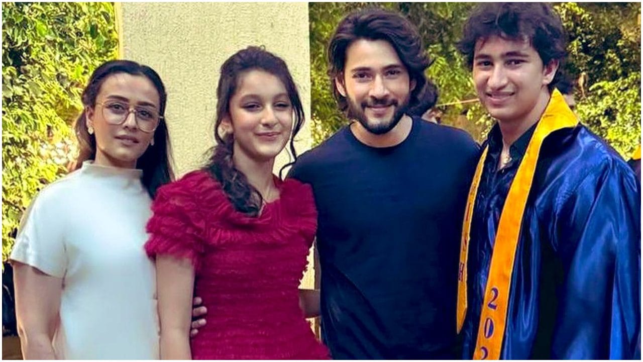 ಮಹೇಶ್ ಬಾಬು ಅವರು ಕುಟುಂಬಕ್ಕೆ ಹೆಚ್ಚು ಆದ್ಯತೆ ನೀಡುತ್ತಾರೆ. ಪತ್ನಿ ಹಾಗೂ ಇಬ್ಬರ ಮಕ್ಕಳ ಜೊತೆ ಅವರು ಆಗಾಗ ವಿದೇಶ ಪ್ರವಾಸ ಮಾಡುತ್ತಾರೆ. ಮಹೇಶ್ ಬಾಬು ಚಿತ್ರರಂಗದಲ್ಲಿ ಆ್ಯಕ್ಟೀವ್ ಆಗಿರುವಾಗಲೇ ಅವರ ಮಗಳು ಬಣ್ಣದ ಲೋಕದಲ್ಲಿ ಮಿಂಚುವ ನಿರೀಕ್ಷೆ ಇದೆ. 