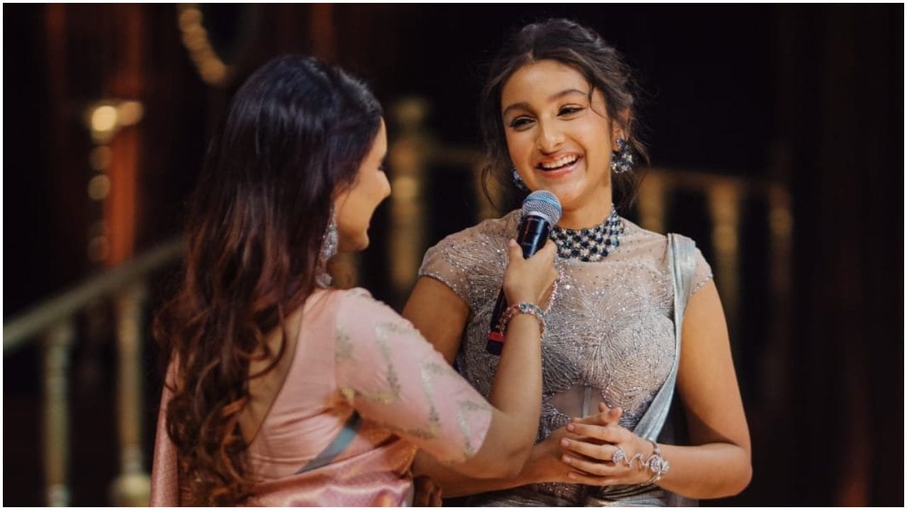 ಮಹೇಶ್ ಬಾಬು ಮಗಳು ಸಿತಾರಾ ಘಟ್ಟಮನೇನಿ ಅವರು ಸೋಶಿಯಲ್ ಮೀಡಿಯಾದಲ್ಲಿ ಆ್ಯಕ್ಟೀವ್ ಆಗಿದ್ದಾರೆ. ಮಾಡೆಲಿಂಗ್ ಲೋಕದಲ್ಲೂ ಅವರು ಗುರುತಿಸಿಕೊಂಡಿದ್ದಾರೆ. ಸಣ್ಣ ವಯಸ್ಸಿನಲ್ಲೇ ಸಾಕಷ್ಟು ಹೆಸರು ಮಾಡಿದ್ದಾರೆ. 