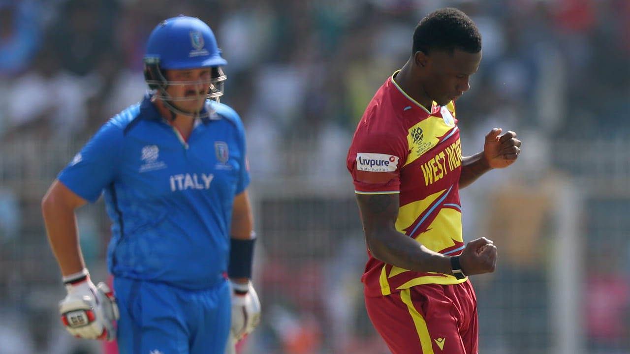 ಈ ಗುರಿಯನ್ನು ಬೆನ್ನತ್ತಿದ ಇಟಲಿ ತಂಡಕ್ಕೆ ಶಮರ್ ಜೋಸೆಫ್ ಮಾರಕವಾಗಿ ಪರಿಣಮಿಸಿದರು. ತಮ್ಮ ಘಾತಕ ವೇಗದೊಂದಿಗೆ ಇಟಲಿ ಬ್ಯಾಟರ್​ಗಳನ್ನು ಕಂಗೆಡಿಸಿದ ಶಮರ್ 4 ಓವರ್​ಗಳಲ್ಲಿ 30 ರನ್ ನೀಡಿ 4 ವಿಕೆಟ್​ಗಳನ್ನು ಕಬಳಿಸಿದರು. ಈ ಮೂಲಕ ಇಟಲಿ ತಂಡ 18 ಓವರ್​ಗಳಲ್ಲಿ 123 ರನ್​ಗಳಿಗೆ ಆಲೌಟ್ ಆಗುವಲ್ಲಿ ಪ್ರಮುಖ ಪಾತ್ರವಹಿಸಿದರು.