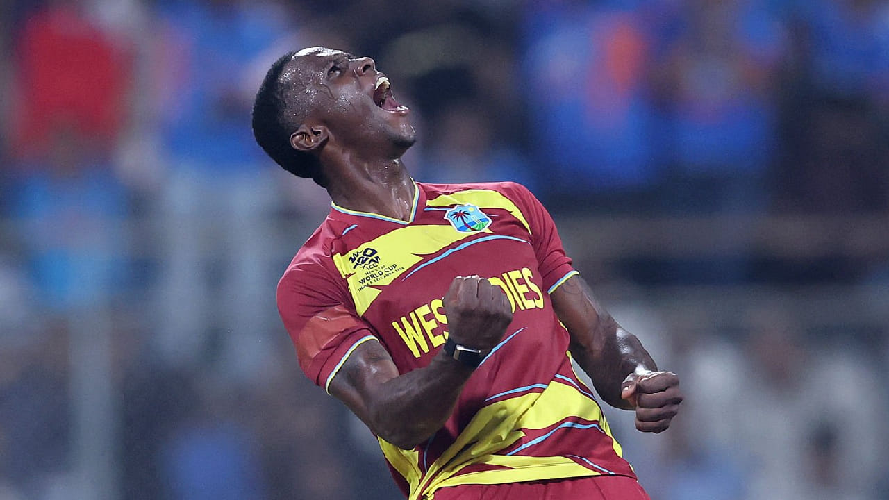 ಟಿ20 ಅಂತಾರಾಷ್ಟ್ರೀಯ ಕ್ರಿಕೆಟ್​ನಲ್ಲಿ ಹೊಸ ವಿಶ್ವ ದಾಖಲೆ ನಿರ್ಮಾಣವಾಗಿದೆ. ಈ ದಾಖಲೆ ನಿರ್ಮಿಸಿರುವುದು ಮತ್ಯಾರೂ ಅಲ್ಲ, ವೆಸ್ಟ್ ಇಂಡೀಸ್ ವೇಗಿ ಶಮರ್ ಜೋಸೆಫ್ (Shamar Joseph). ಅದು ಕೂಡ ಕ್ಯಾಚ್ ಹಿಡಿದು, ವಿಕೆಟ್ ಪಡೆಯುವ ಮೂಲಕ ಎಂಬುದು ವಿಶೇಷ.