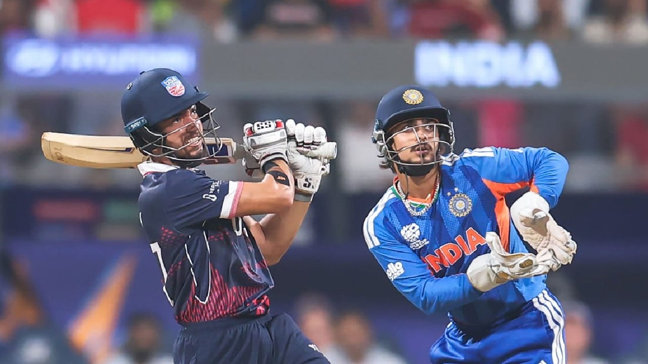 ಇದಾಗ್ಯೂ ಸೂರ್ಯಕುಮಾರ್ ಯಾದವ್ (84) ಅವರ ಏಕಾಂಗಿ ಹೋರಾಟದ ಫಲವಾಗಿ ಟೀಮ್ ಇಂಡಿಯಾ 20 ಓವರ್​ಗಳಲ್ಲಿ 161 ರನ್​ ಗಳಿಸಲು ಸಾಧ್ಯವಾಯಿತು. ಈ ಗುರಿಯನ್ನು ಬೆನ್ನತ್ತಿದ ಯುಎಸ್​ಎ ಪರ ಮಿಂಚಿದ್ದು ಕನ್ನಡಿಗ ಸಂಜಯ್ ಕೃಷ್ಣಮೂರ್ತಿ ಎಂಬುದು ವಿಶೇಷ.