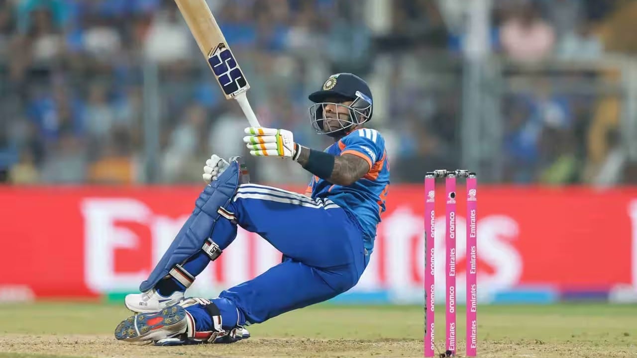 ಅಷ್ಟೇ ಅಲ್ಲದೇ, ಅಸೋಸಿಯೇಟ್ ನೇಷನ್ ವಿರುದ್ಧ ಪವರ್ ಪ್ಲೇನಲ್ಲಿ ಇದೇ ಮೊದಲ ಬಾರಿಗೆ ಭಾರತೀಯ ಬ್ಯಾಟರ್ ಗಳು 4 ವಿಕೆಟ್‌ಗಳನ್ನು ಕಳೆದುಕೊಂಡಿದ್ದಾರೆ. ಅಂದರೆ ಎಲ್ಲಾ ಅರ್ಥದಲ್ಲೂ ಅಮೆರಿಕ ಬೌಲರ್‌ಗಳು ಪವರ್ ಪ್ಲೇನಲ್ಲಿ ಟೀಮ್ ಇಂಡಿಯಾವನ್ನು ಇಕ್ಕಟಿಗೆ ಸಿಲುಕಿಸಿತ್ತು ಎಂದರೆ ತಪ್ಪಾಗಲಾರದು.