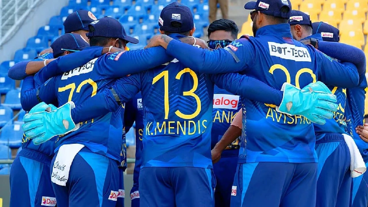 ಶ್ರೀಲಂಕಾ: ಗ್ರೂಪ್- ಬಿ ನಲ್ಲಿ ಕಣಕ್ಕಿಳಿದಿರುವ ಶ್ರೀಲಂಕಾ ತಂಡವು ಐರ್ಲೆಂಡ್, ಒಮಾನ್ ಹಾಗೂ ಆಸ್ಟ್ರೇಲಿಯಾ ತಂಡಗಳನ್ನು ಬಗ್ಗು ಬಡಿದು ಒಟ್ಟು 6 ಅಂಕಗಳನ್ನು ಪಡೆದುಕೊಂಡಿದೆ. ಈ ಮೂಲಕ ಸೂಪರ್-8 ಹಂತಕ್ಕೇರುವಲ್ಲಿ ಲಂಕಾ ಪಡೆ ಯಶಸ್ವಿಯಾಗಿದೆ. 