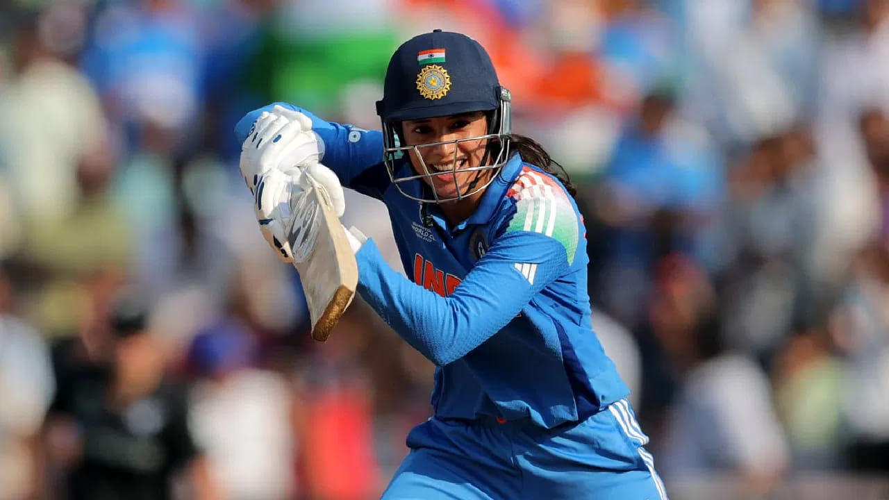 ಬ್ರಿಸ್ಬೇನ್​ನಲ್ಲಿ ನಡೆದ ಈ ಪಂದ್ಯದಲ್ಲಿ ಟಾಸ್ ಗೆದ್ದು ಮೊದಲು ಬ್ಯಾಟ್ ಮಾಡಿದ ಭಾರತ ತಂಡಕ್ಕೆ ಸ್ಮೃತಿ ಮಂಧಾನ ಉತ್ತಮ ಆರಂಭ ಒದಗಿಸಿದ್ದರು. ಅಲ್ಲದೆ ಕೇವಲ 57 ಎಸೆತಗಳಲ್ಲಿ ಅರ್ಧಶತಕ ಪೂರೈಸಿದ್ದರು. ಈ ಹಾಫ್ ಸೆಂಚುರಿಯೊಂದಿಗೆ ಆಸ್ಟ್ರೇಲಿಯಾ ವಿರುದ್ಧ ಅತ್ಯಧಿಕ ಬಾರಿ 50+ ಸ್ಕೋರ್​ಗಳಿಸಿದ ಏಷ್ಯನ್ ಬ್ಯಾಟರ್ ಎನಿಸಿಕೊಂಡಿದ್ದಾರೆ.