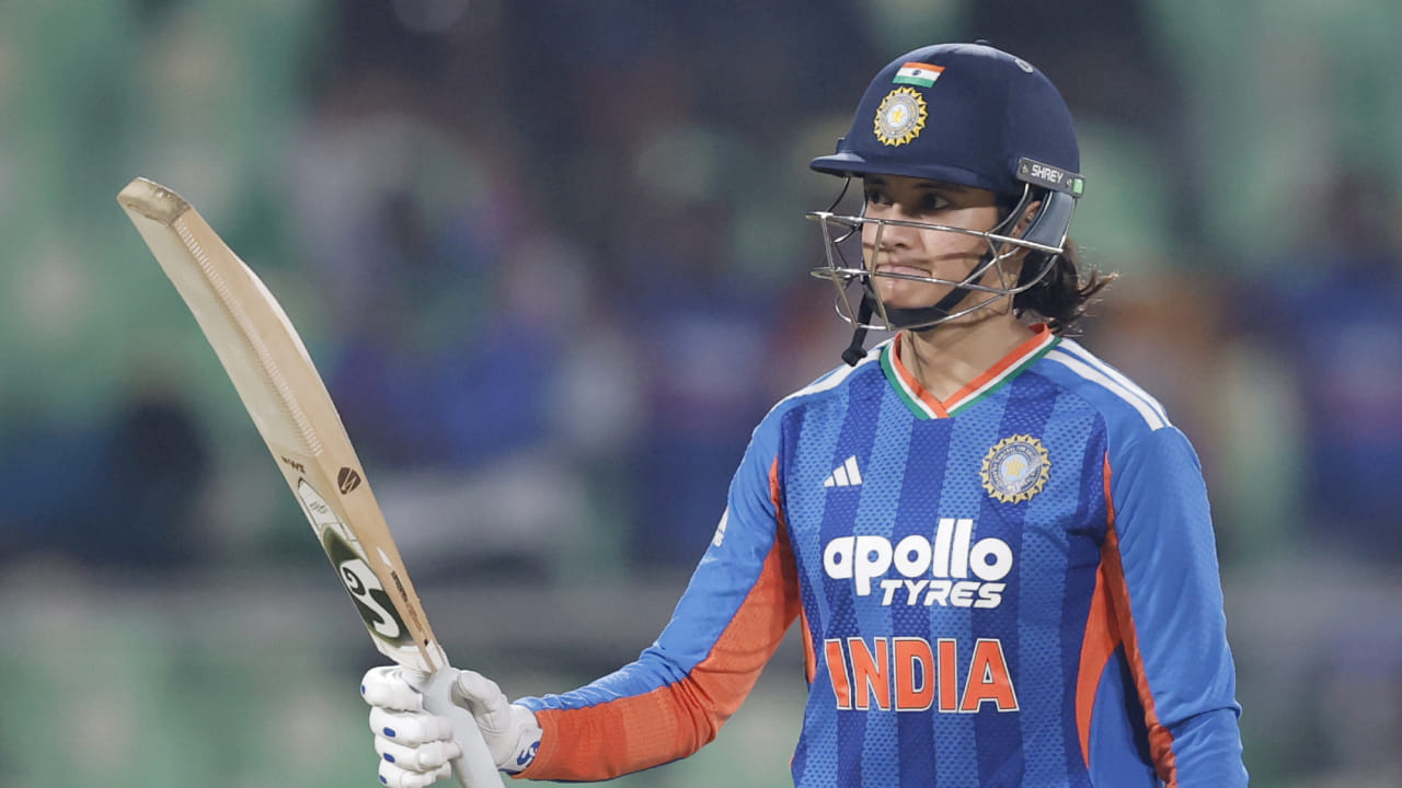 ಈ ಇನ್ನಿಂಗ್ಸ್‌ ಮೂಲಕ ಸ್ಮೃತಿ ವಿಶೇಷ ದಾಖಲೆಯನ್ನೂ ಬರೆದರು. ಆಸ್ಟ್ರೇಲಿಯಾ ನೆಲದಲ್ಲಿ ಅಂತರರಾಷ್ಟ್ರೀಯ ಟಿ20ಇನ್ನಿಂಗ್ಸ್‌ನಲ್ಲಿ 80 ಕ್ಕೂ ಹೆಚ್ಚು ರನ್ ಗಳಿಸಿದ ಮೊದಲ ಭಾರತೀಯ ಬ್ಯಾಟರ್ ಎಂಬ ಹೆಗ್ಗಳಿಕೆಗೆ ಪಾತ್ರರಾದರು. 2016 ರಲ್ಲಿ ಆಸ್ಟ್ರೇಲಿಯಾದಲ್ಲಿ ಮೊದಲ ಬಾರಿಗೆ ಟಿ20 ಪಂದ್ಯವನ್ನಾಡಿದ್ದ ಮಂಧಾನ, 10 ವರ್ಷಗಳ ನಂತರ ಆಸ್ಟ್ರೇಲಿಯಾದಲ್ಲಿ ತಮ್ಮ ಅತಿದೊಡ್ಡ ಟಿ20 ಇನ್ನಿಂಗ್ಸ್ ಆಡಿದರು. 