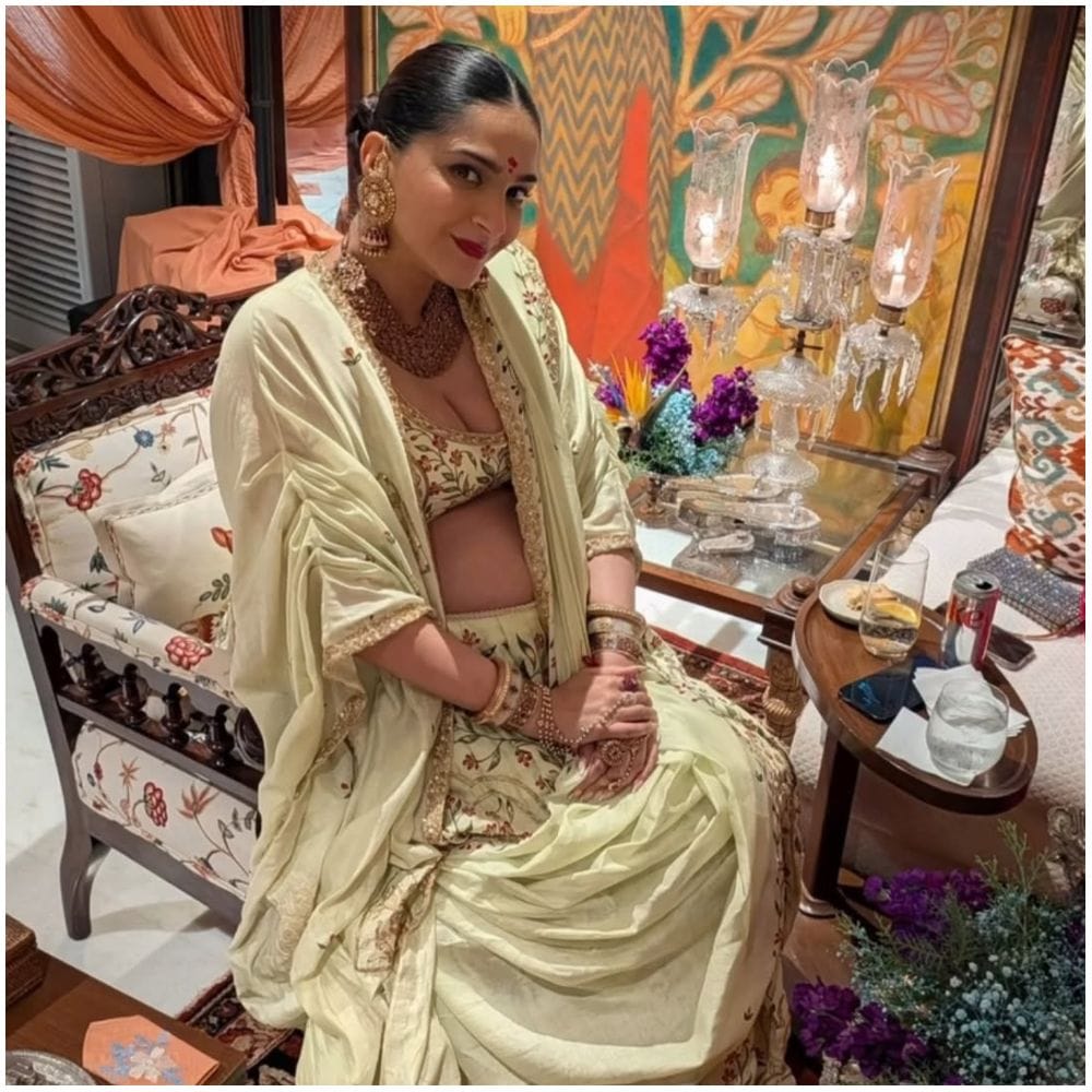 ಸೋನಂ ಕಪೂರ್ ಬಾಲಿವುಡ್​​ನಲ್ಲಿ ಕೆಲವು ಸಿನಿಮಾಗಳಲ್ಲಿ ನಟಿಸಿದರು. ಇವರು ಖ್ಯಾತ ನಟ ಅನಿಲ್ ಕಪೂರ್ ಮಗಳು ಎಂಬ ಕಾರಣಕ್ಕೆ ಸಾಕಷ್ಟು ಆಫರ್​​ಗಳು ಬಂದವು. ಈ ಆಫರ್​​ಗಳನ್ನು ಒಪ್ಪಿ ನಟಿಸಿದರು. ಆದರೆ, ದೊಡ್ಡ ಗೆಲುವು ಸಿಕ್ಕಿಲ್ಲ. 