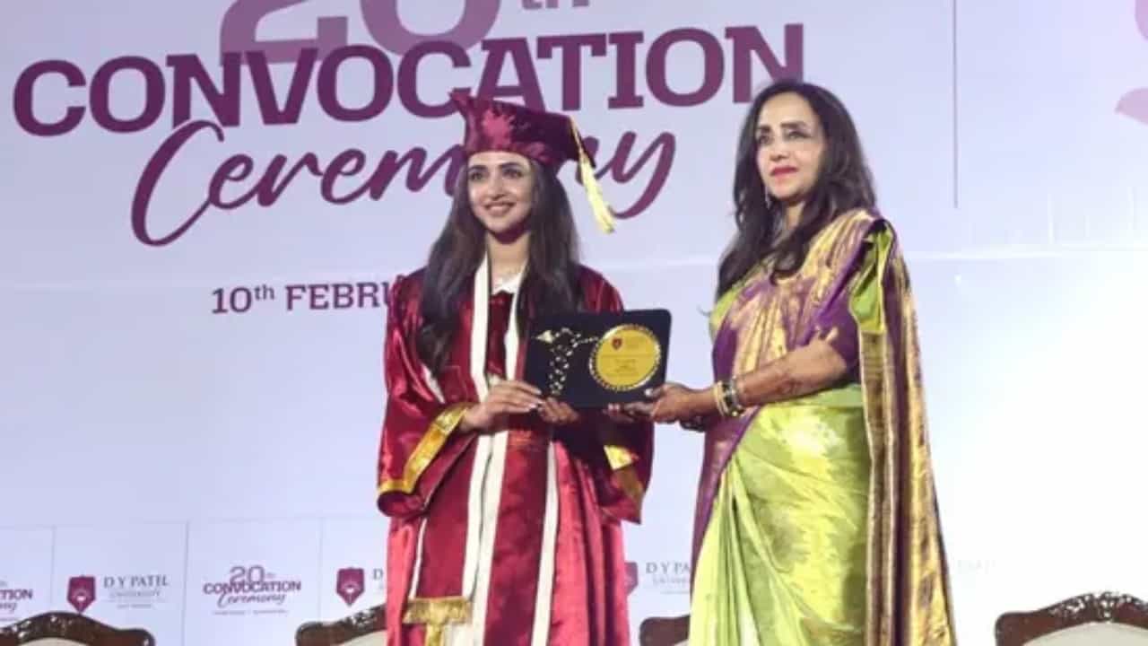 ಆಕ್ಟರ್ ಶ್ರೀಲೀಲಾ ಮಾತ್ರವಲ್ಲ ಇನ್ನು ಮುಂದೆ ಡಾಕ್ಟರ್ ಶ್ರೀಲೀಲಾ ಆಕ್ಟರ್ ಶ್ರೀಲೀಲಾ ಮಾತ್ರವಲ್ಲ ಇನ್ನು ಮುಂದೆ ಡಾಕ್ಟರ್ ಶ್ರೀಲೀಲಾ